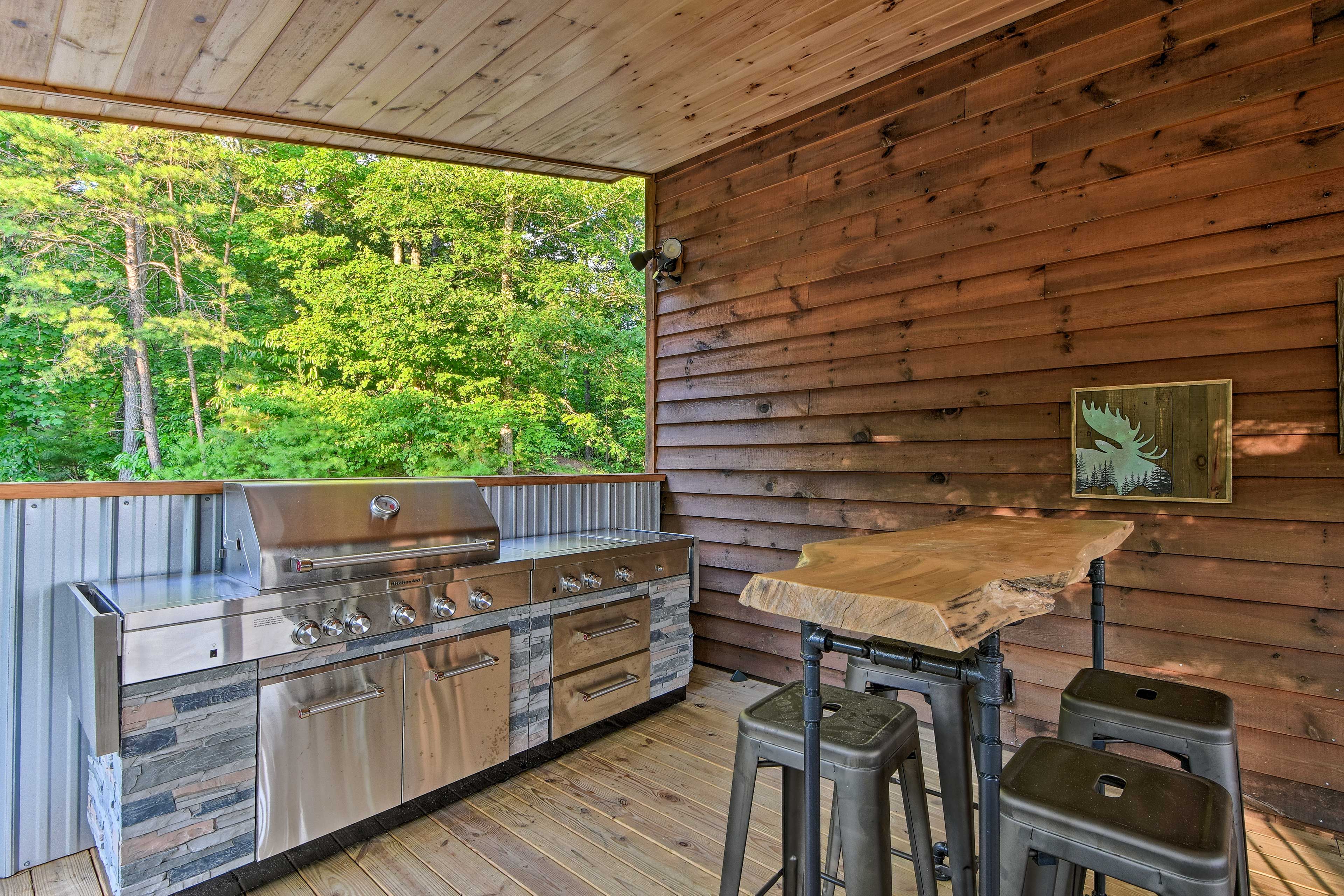 Mid-Level Deck | Gas Grill | Outdoor Dining Area