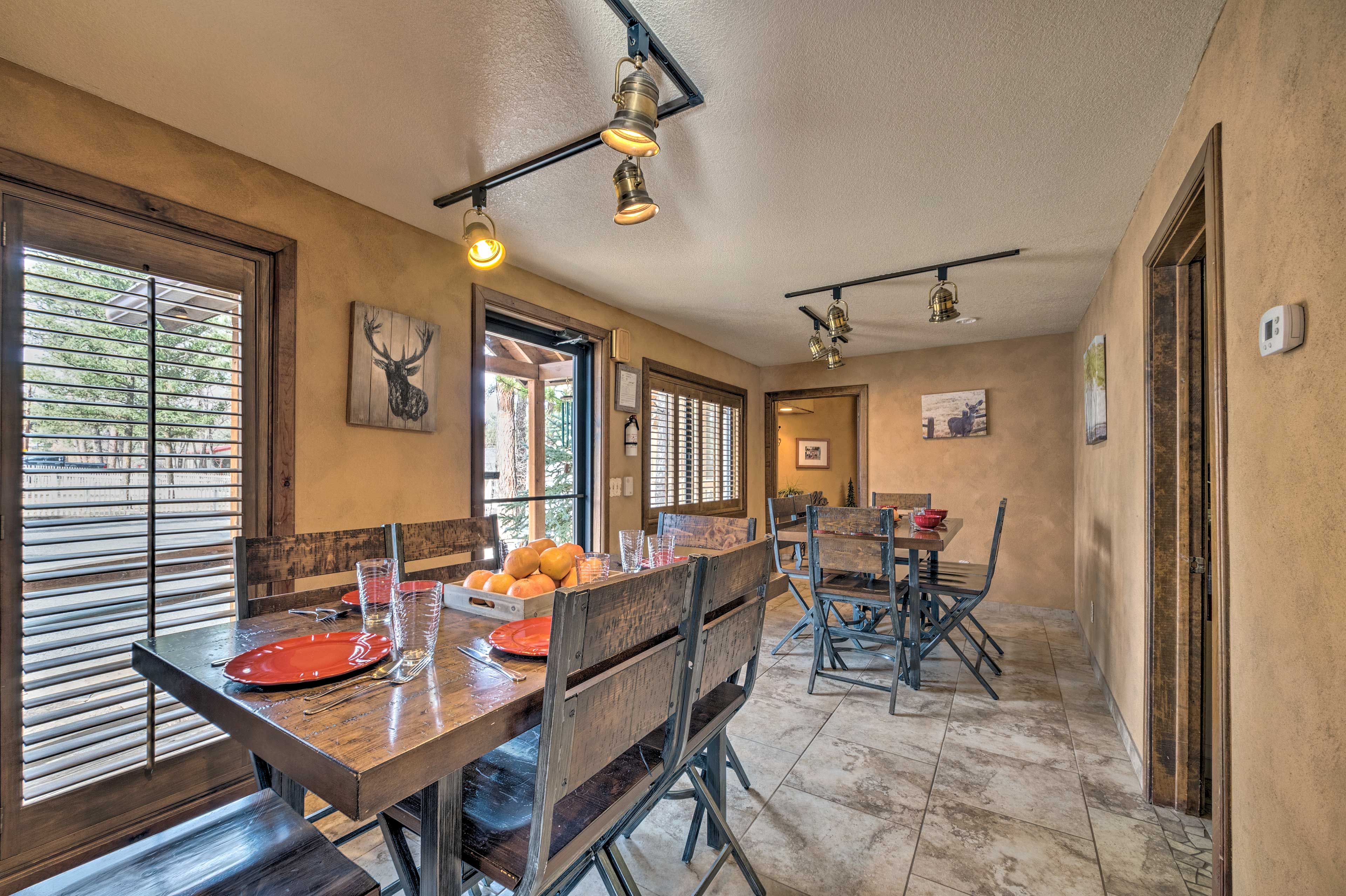 Dining Area | Dishes & Flatware Provided