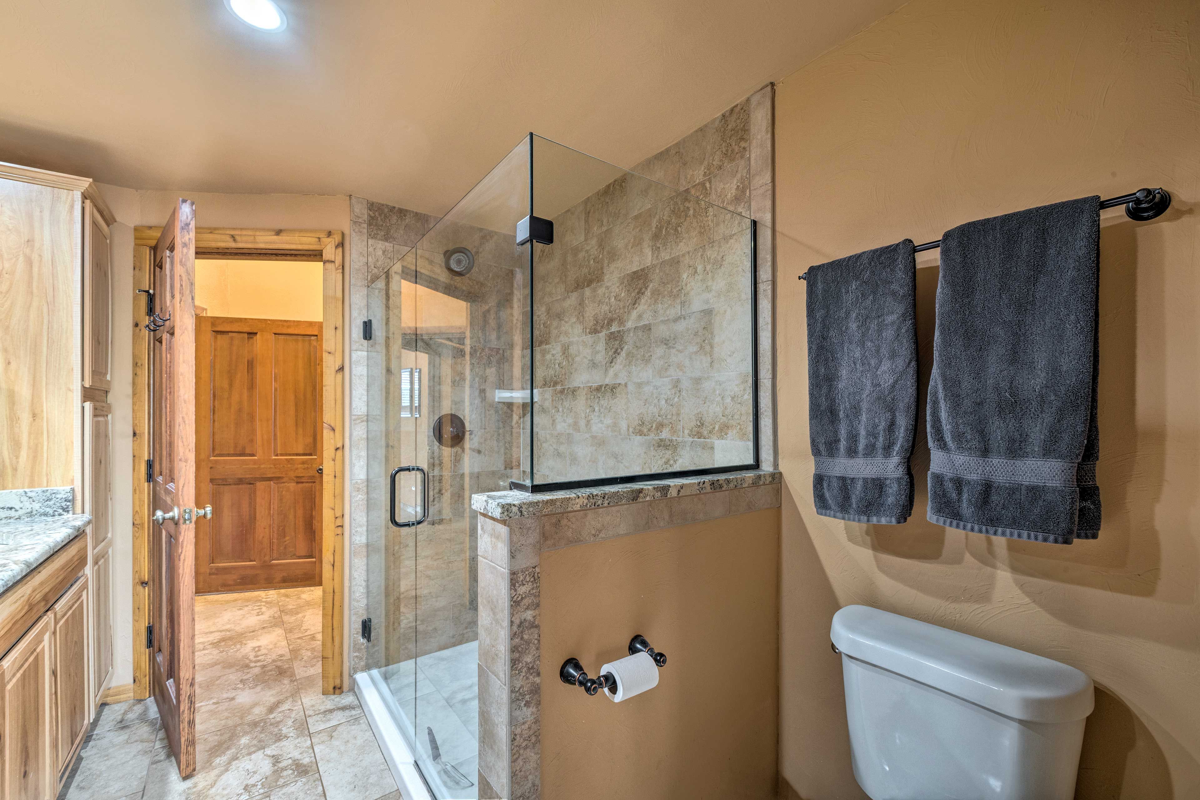 Full Bathroom | Towels & Linens Provided