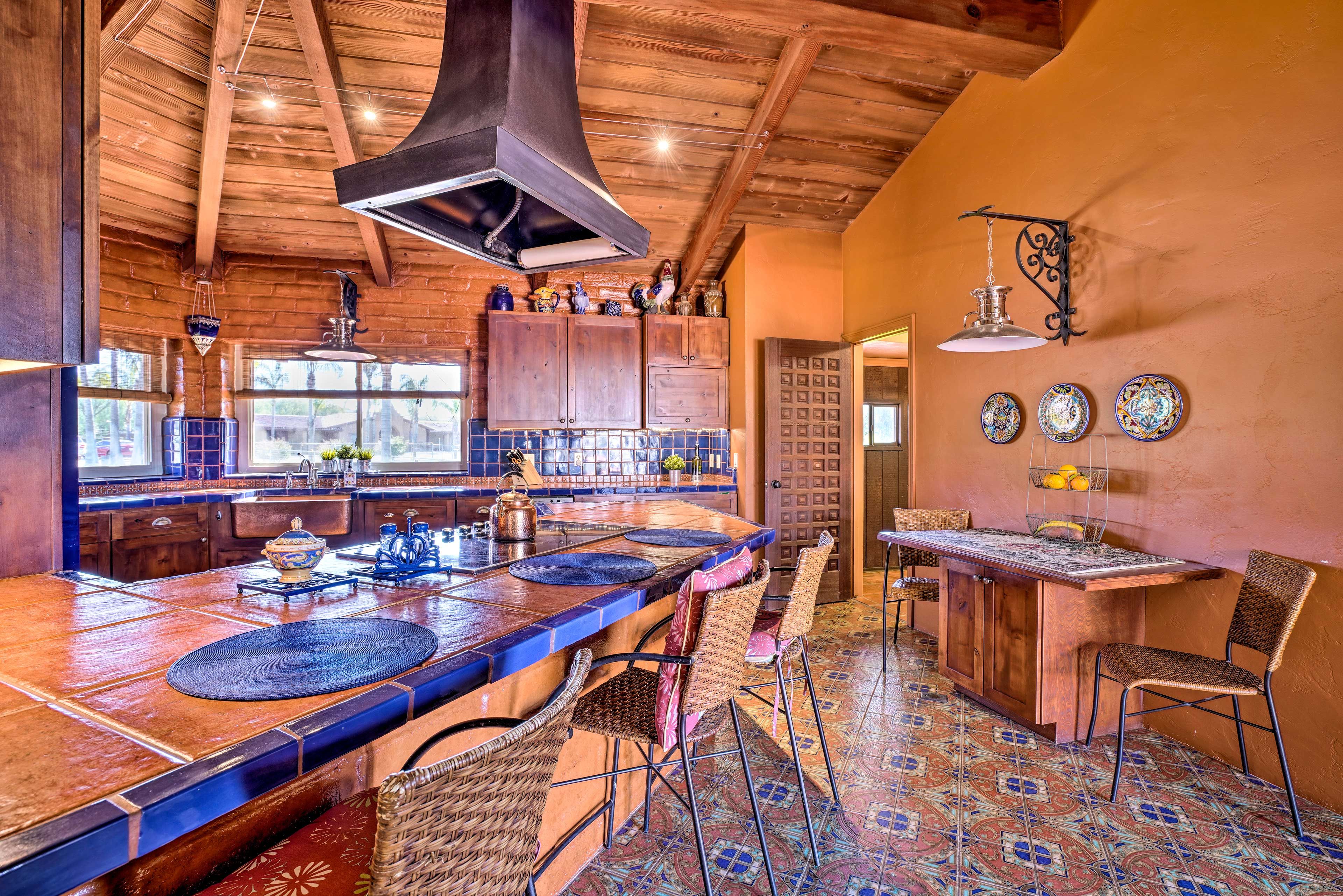 The stylish fully equipped kitchen inspires culinary creativity!