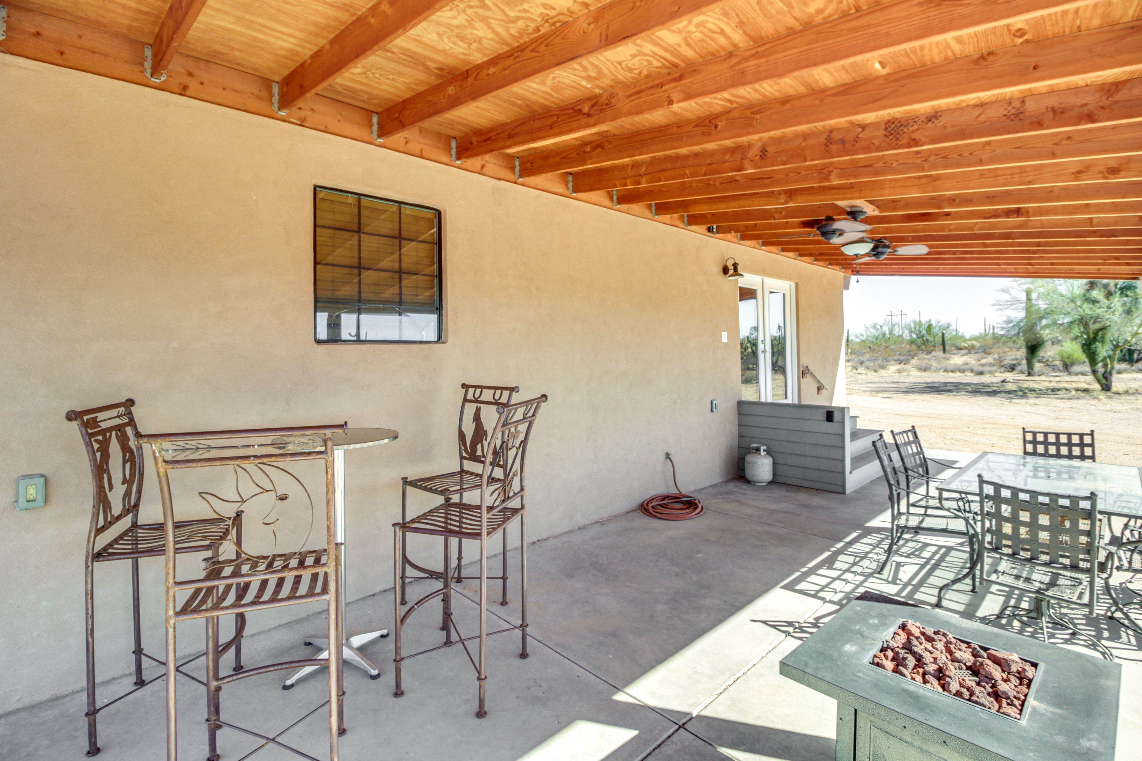 Covered Patio | Outdoor Dining | Fire Pit Table