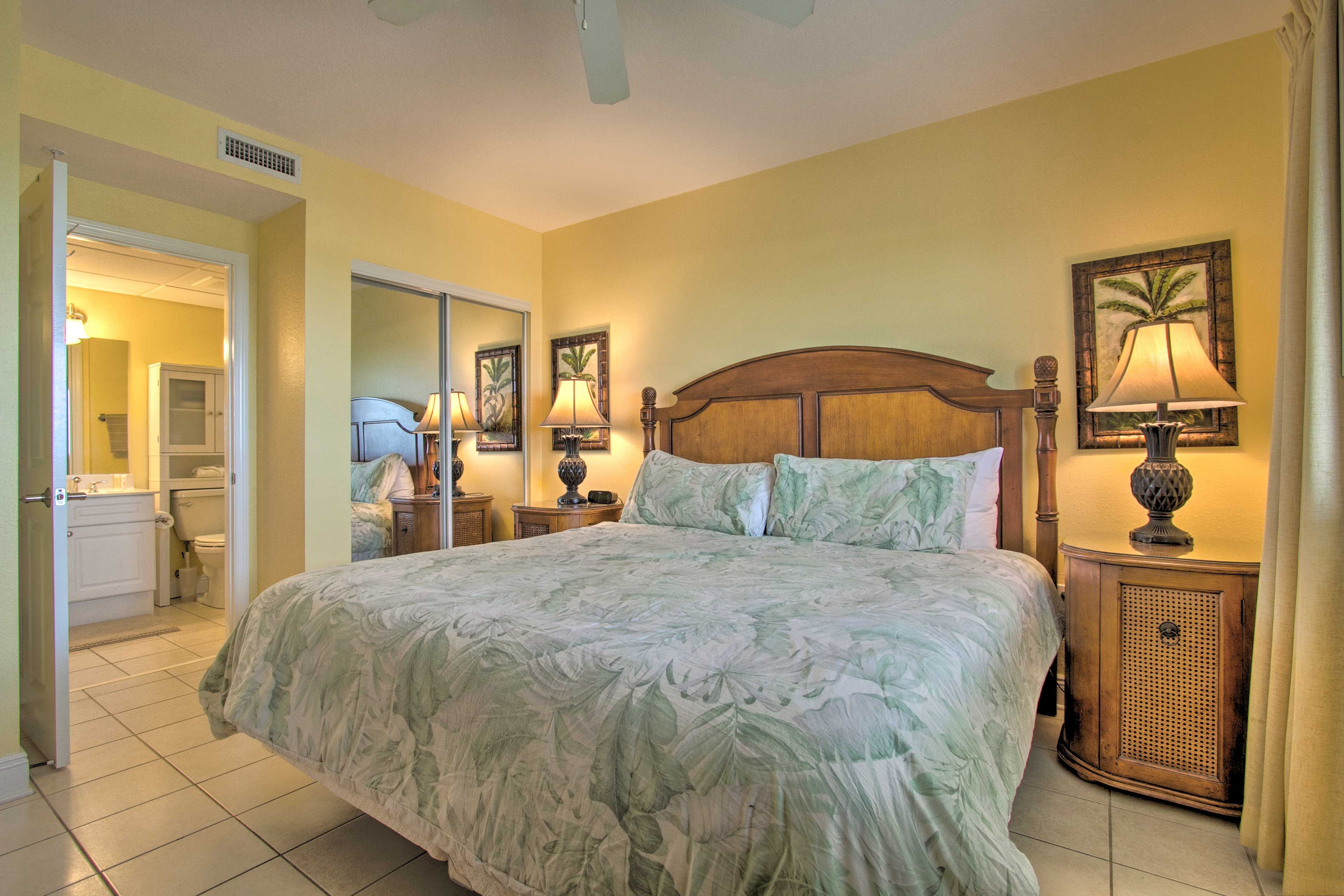 Bedroom | King Bed | Smart TV