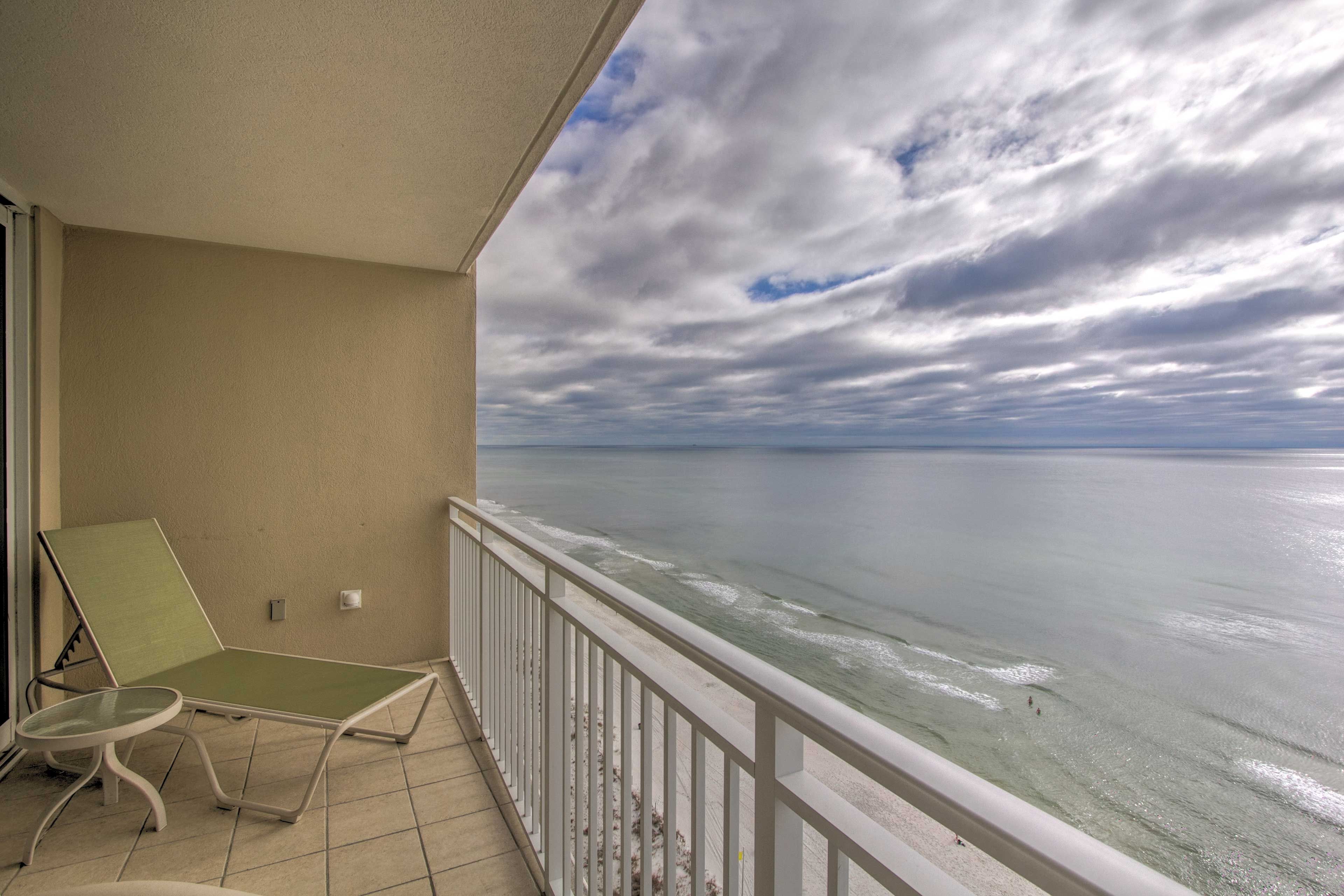 Private Balcony | 17th Floor Views
