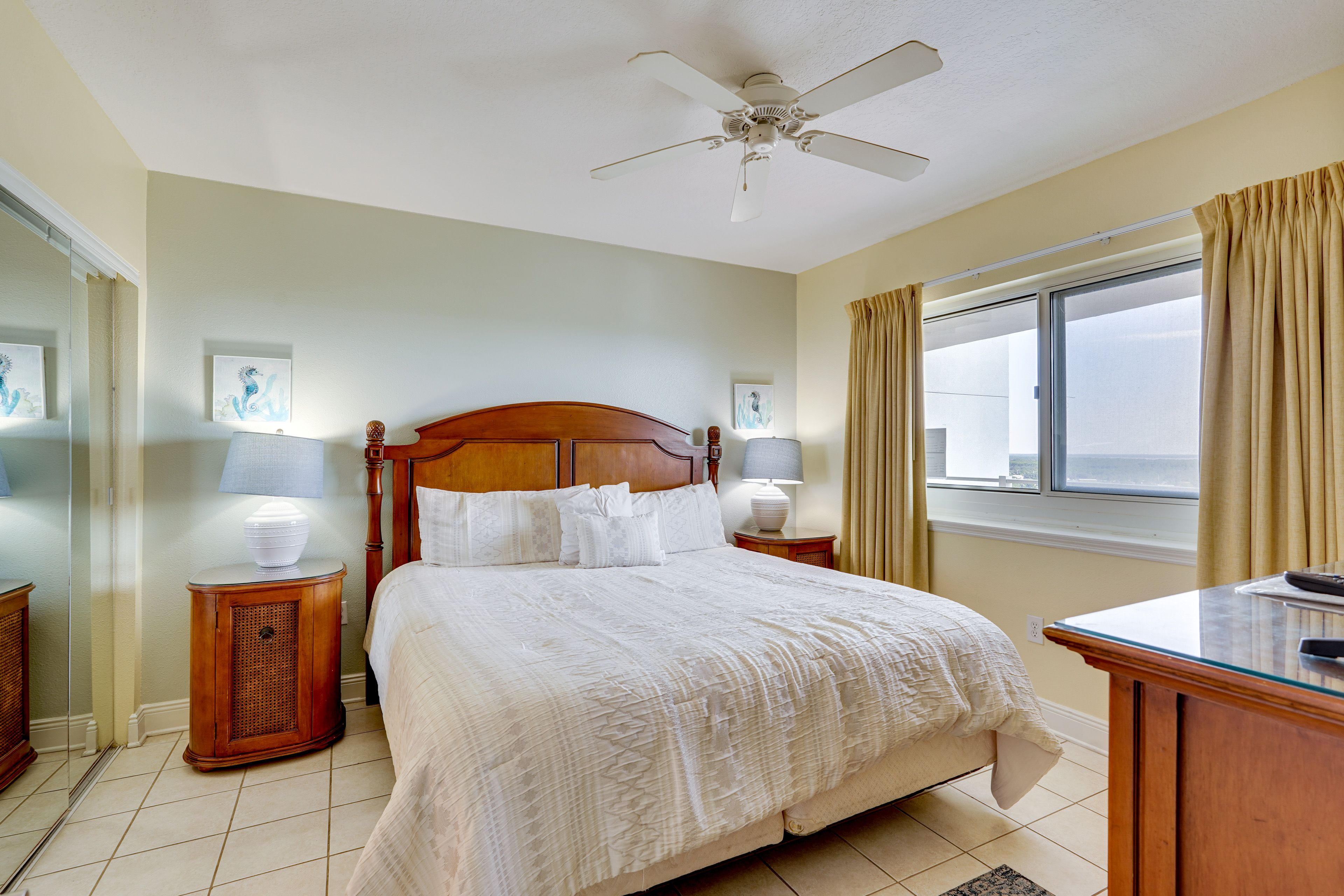 Bedroom | King Bed | Smart TV