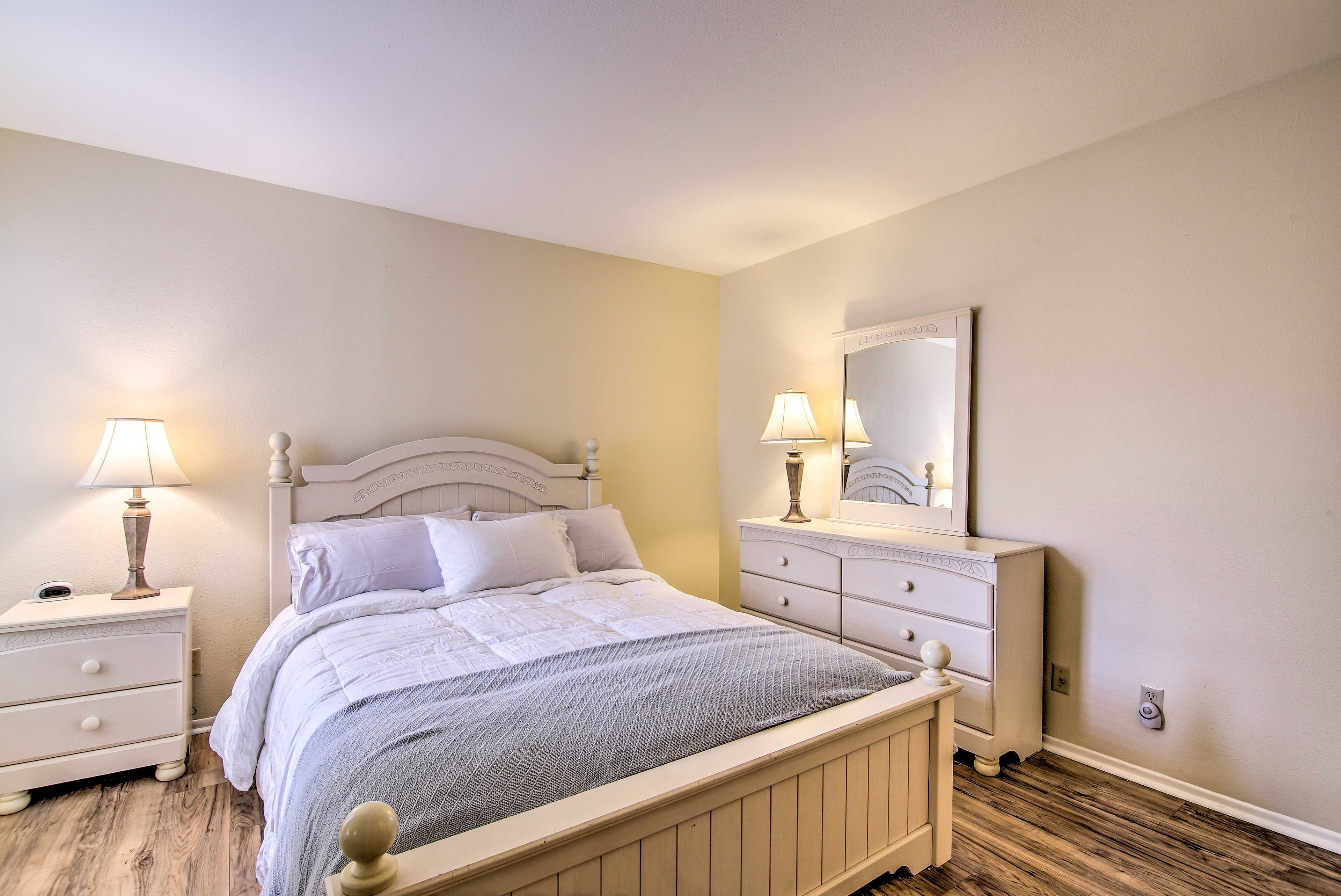 Bedroom | Queen Bed | Sleeper Sofa