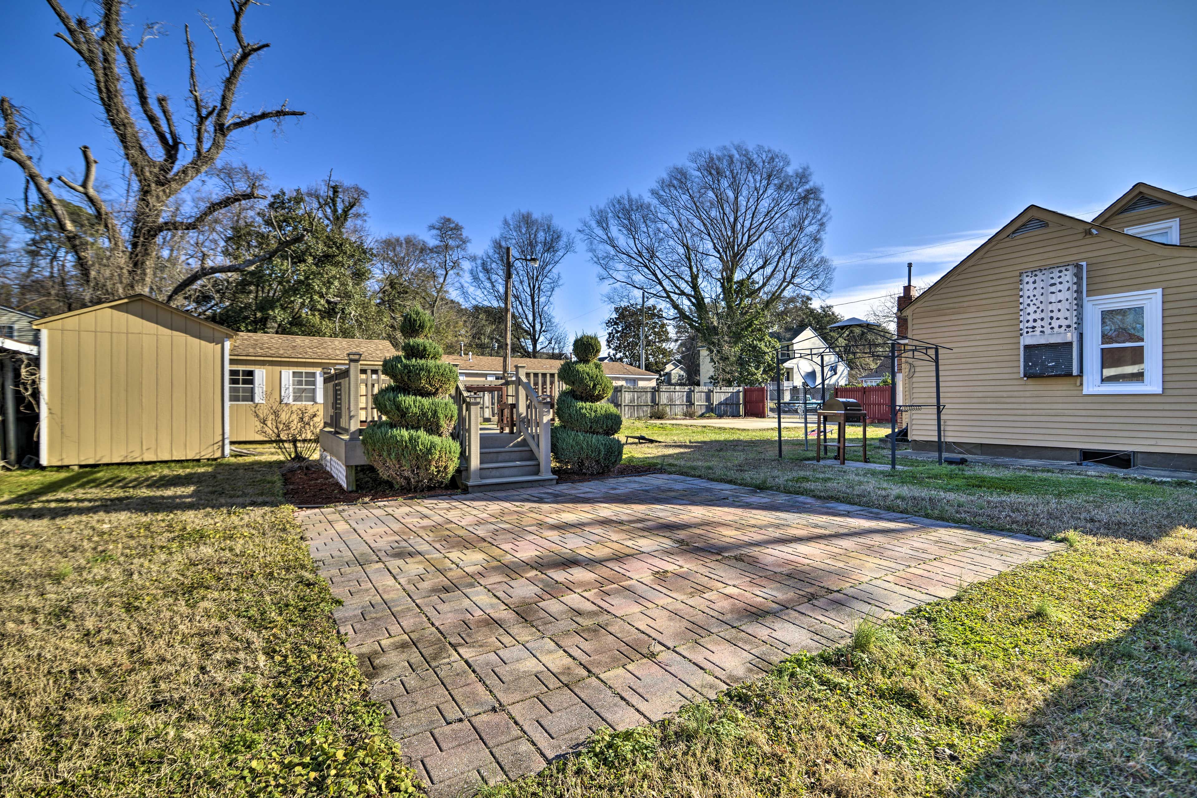 This 2-bedroom, 2.5 bath vacation rental is located in Norfolk!