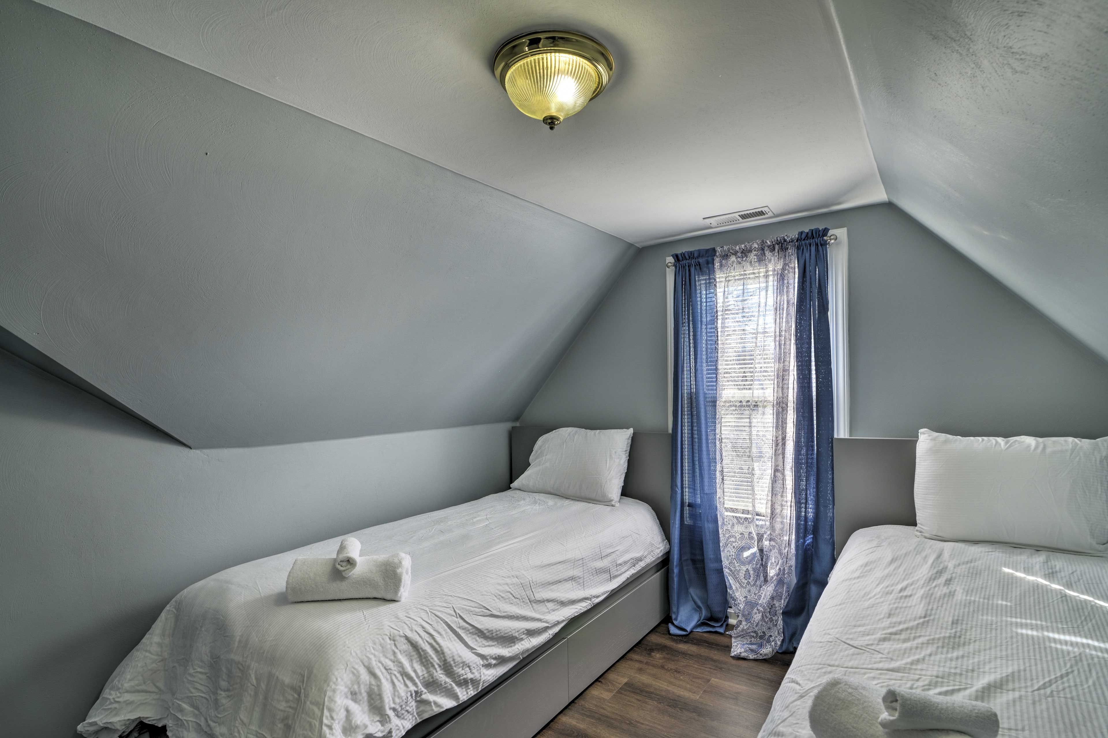 Clean linens will be supplied on all beds.