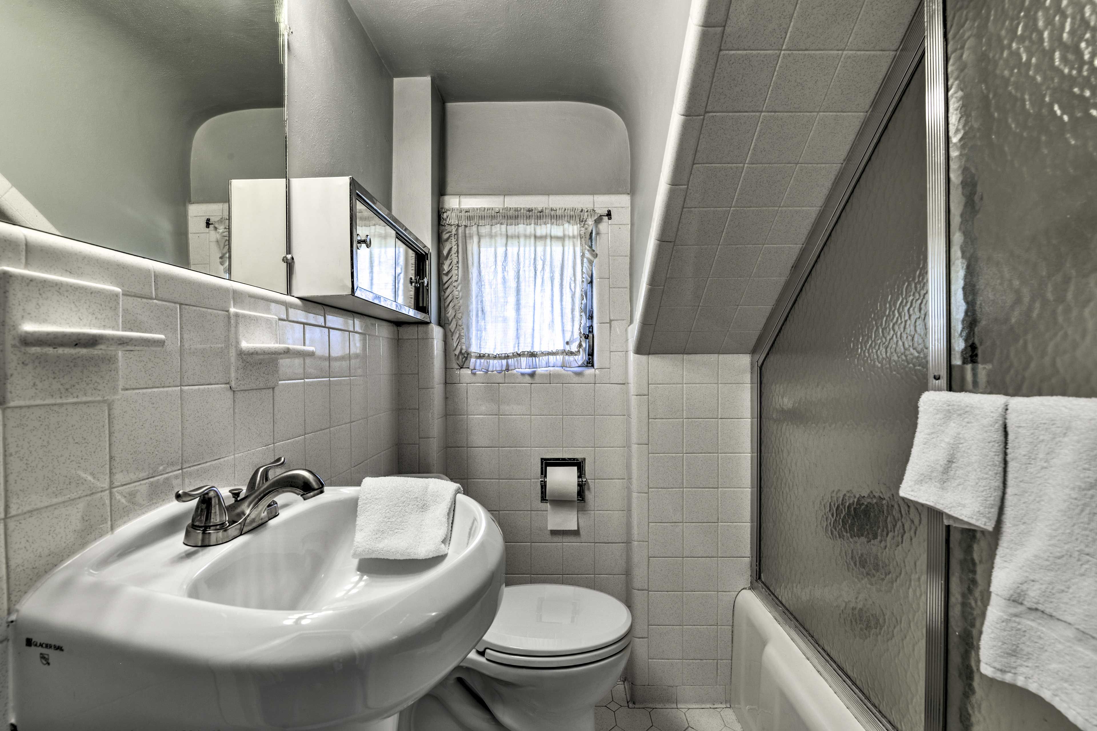 Clean towels are provided in the bathrooms.