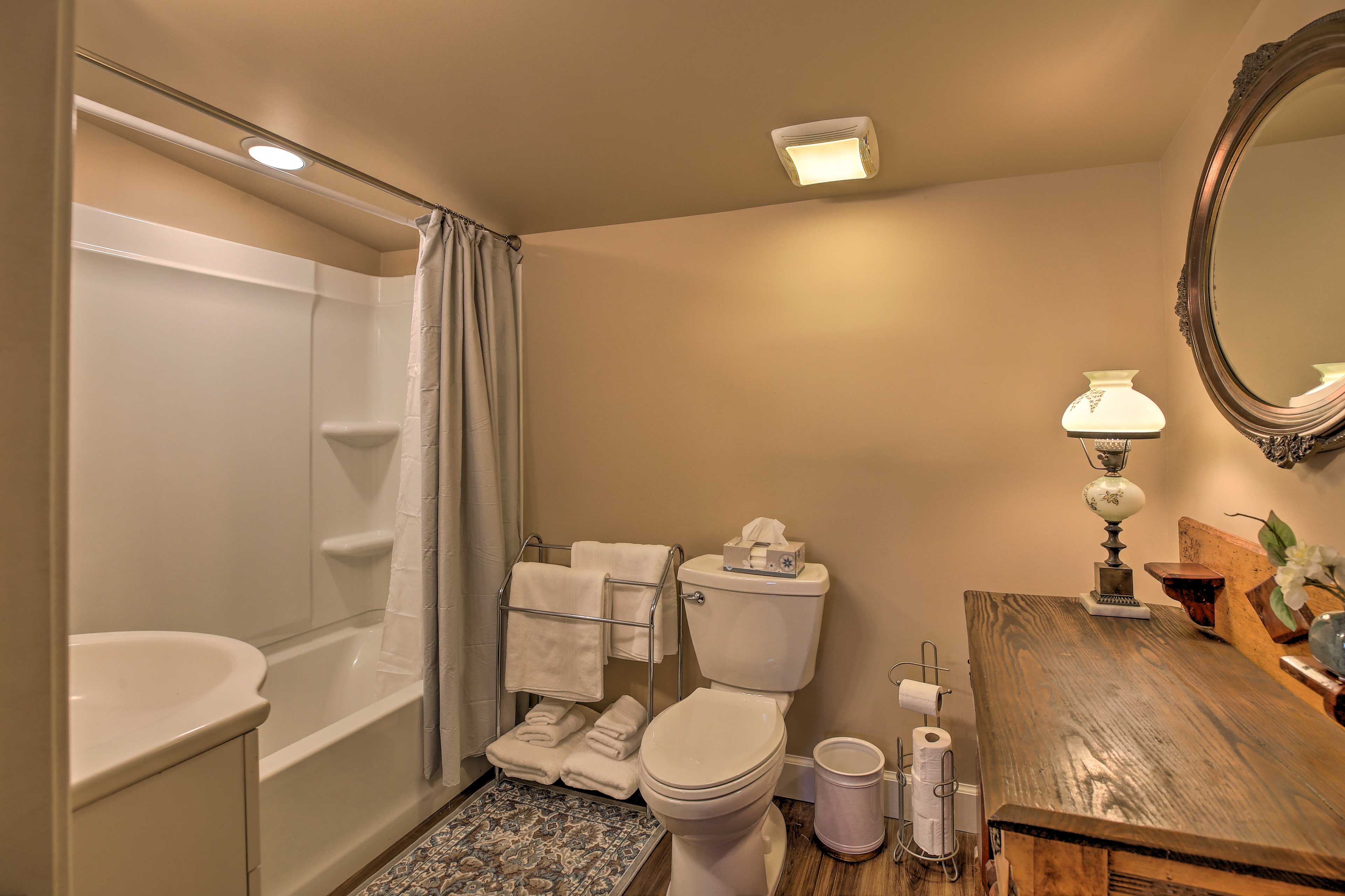 Full Bathroom | Towels & Linens Provided