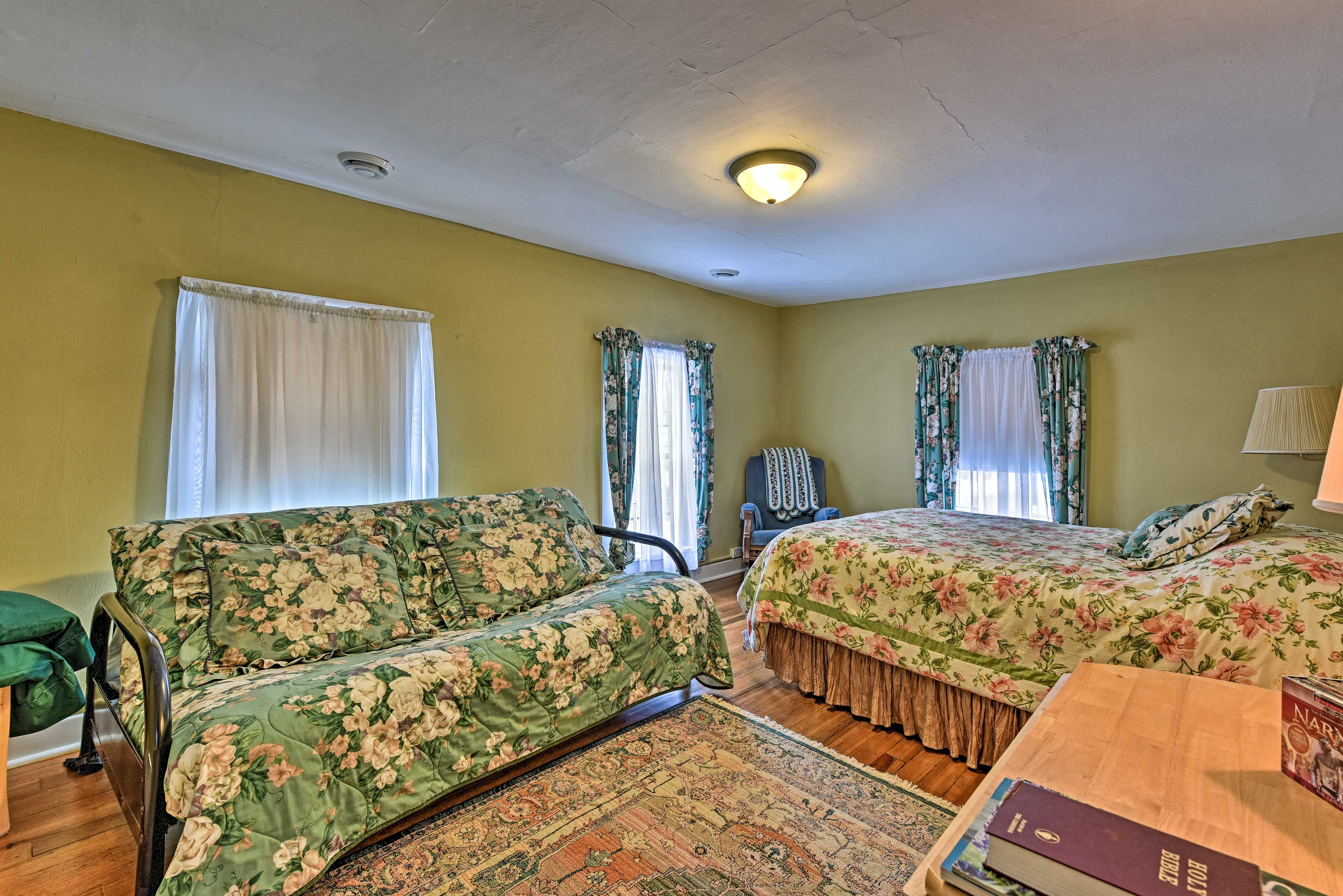 Bedroom 1 | Queen Bed | Futon