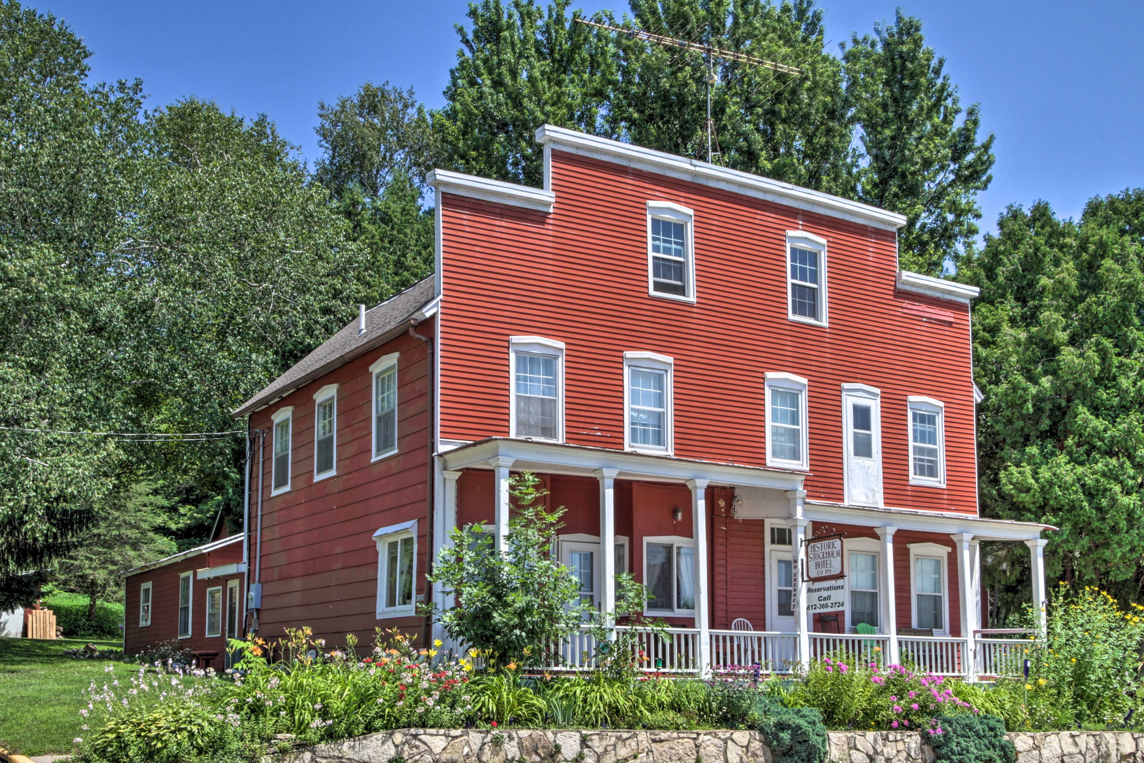 Wisconsin Vacation Rental Home | 5BR | 2BA | 3,200 Sq Ft | 2 Steps to Access