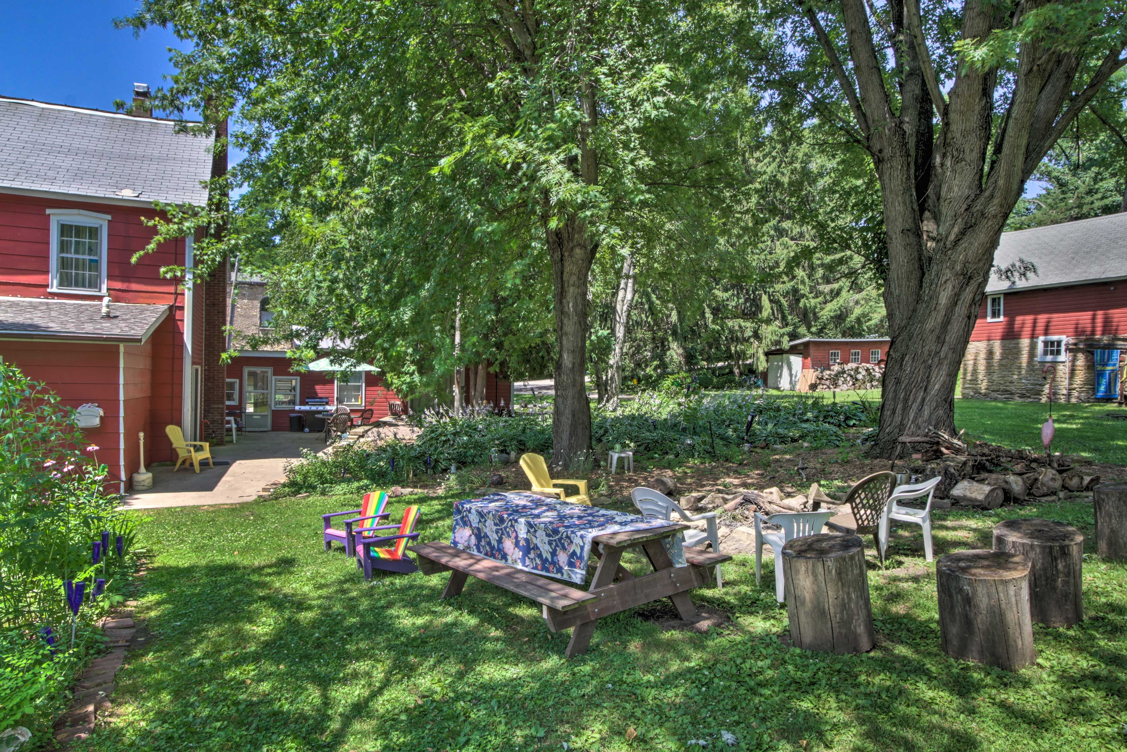 Backyard | Patio Furniture | Wood-Burning Fire Pit