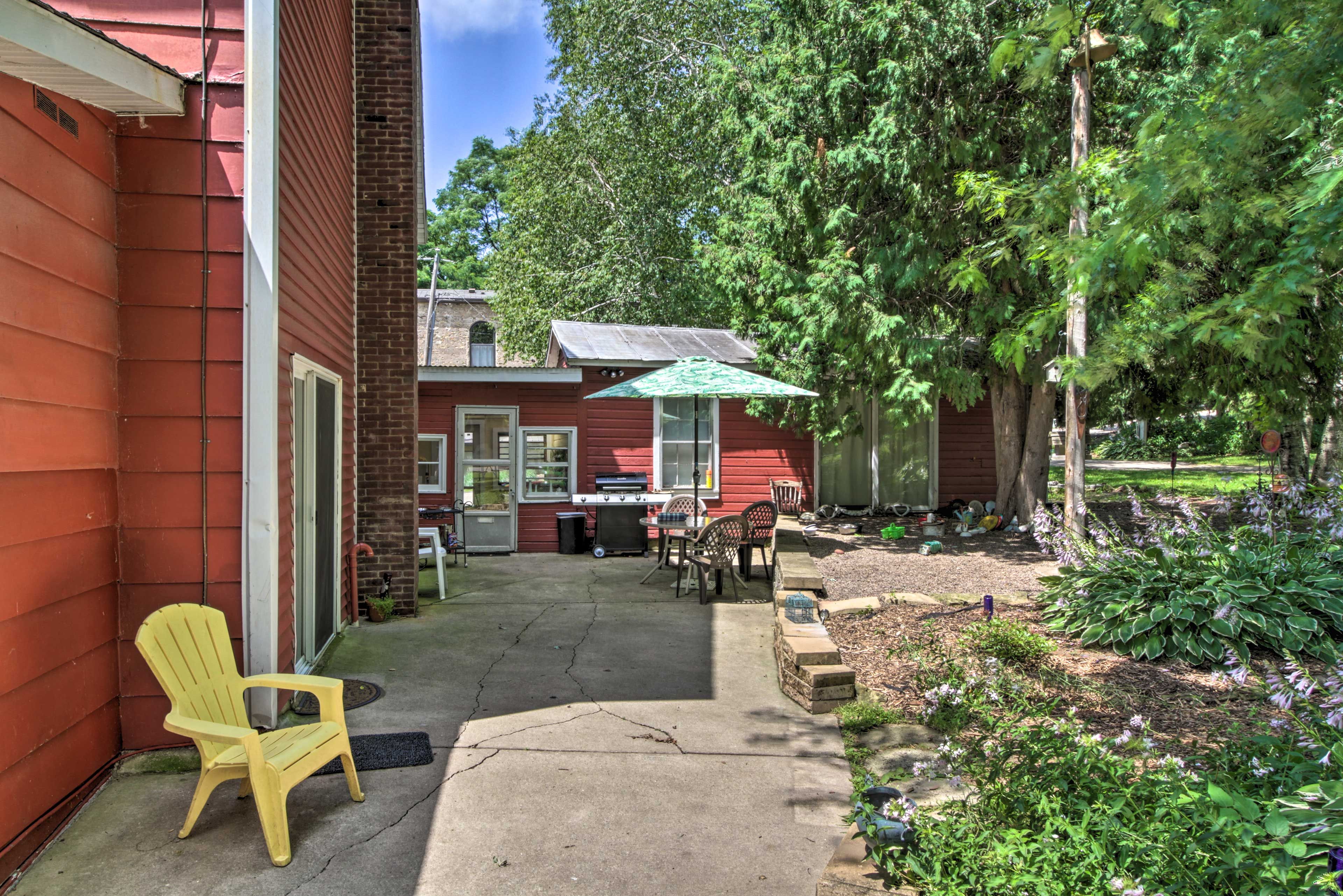 Private Patio | Outdoor Dining Table | Gas Grill