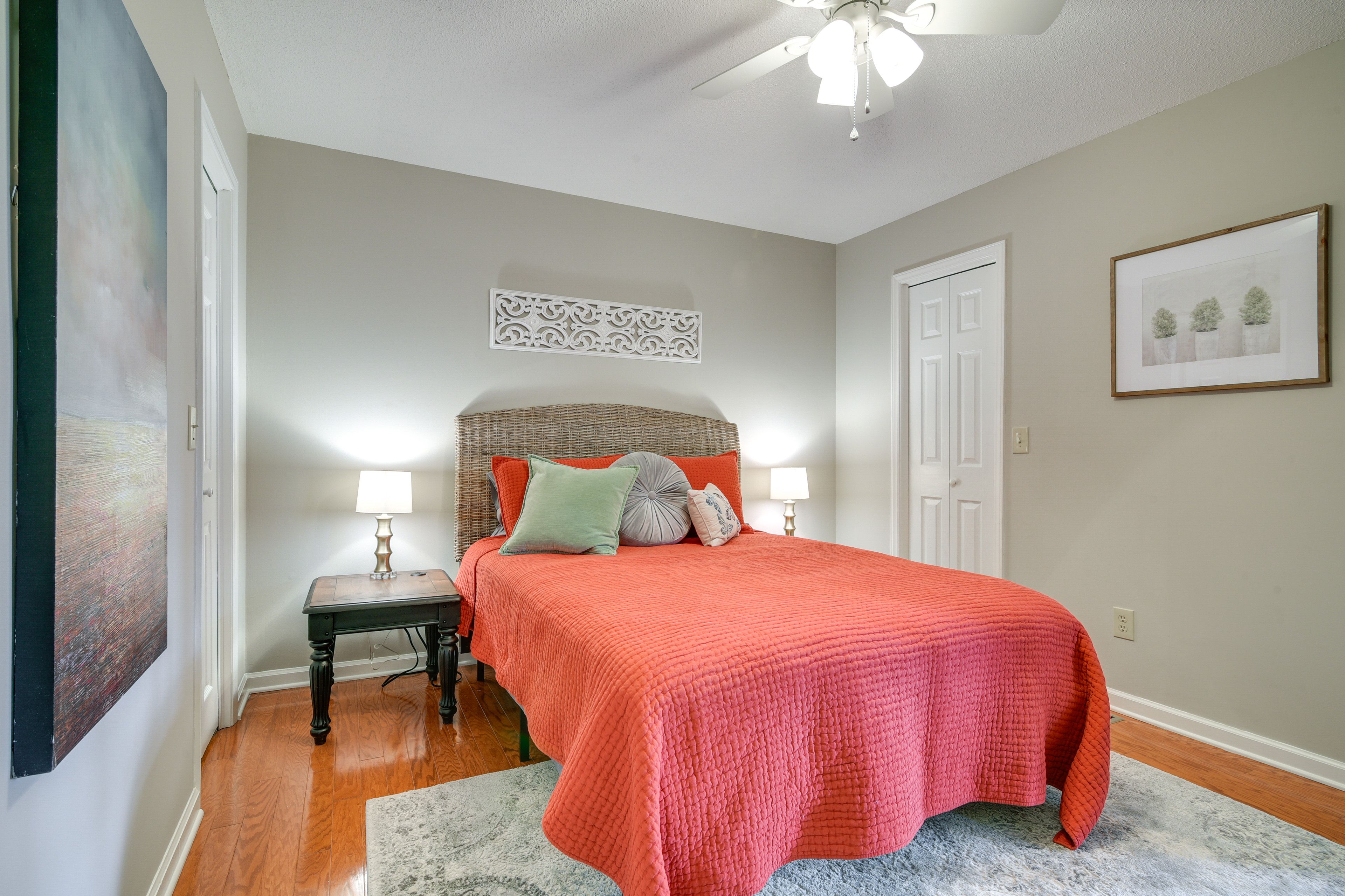 Bedroom 1 | Queen Bed | 1st Floor