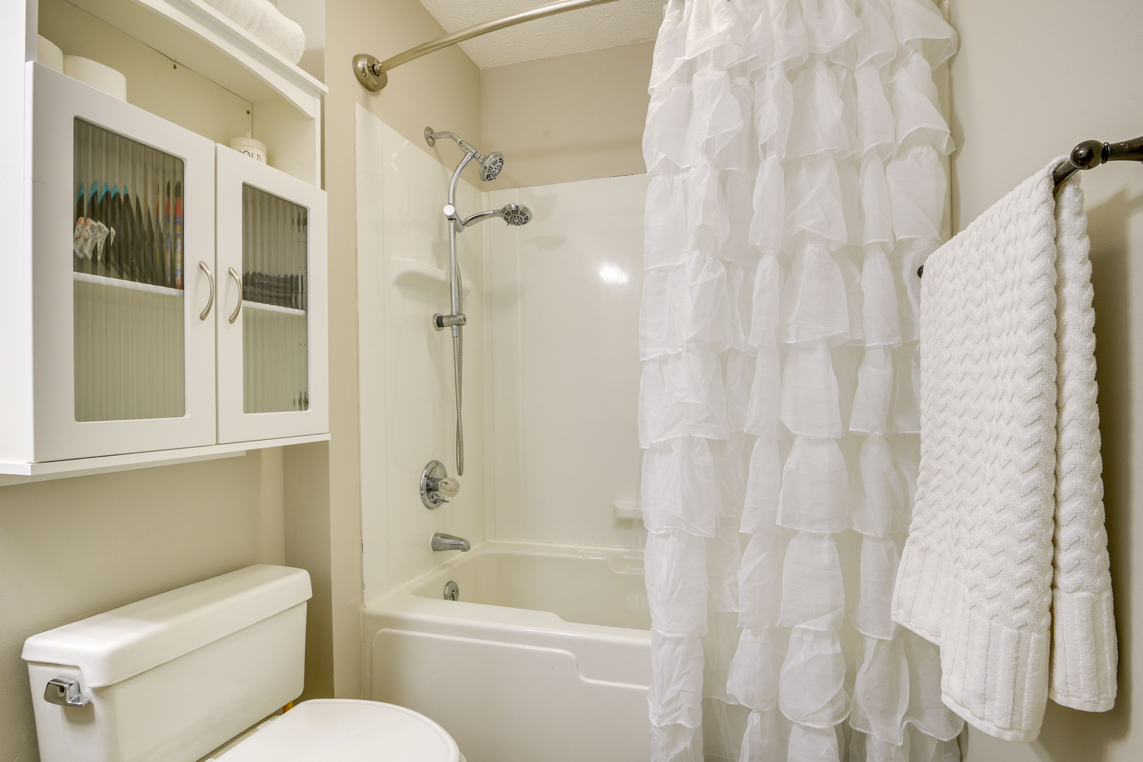 Full Bathroom | 1st Floor