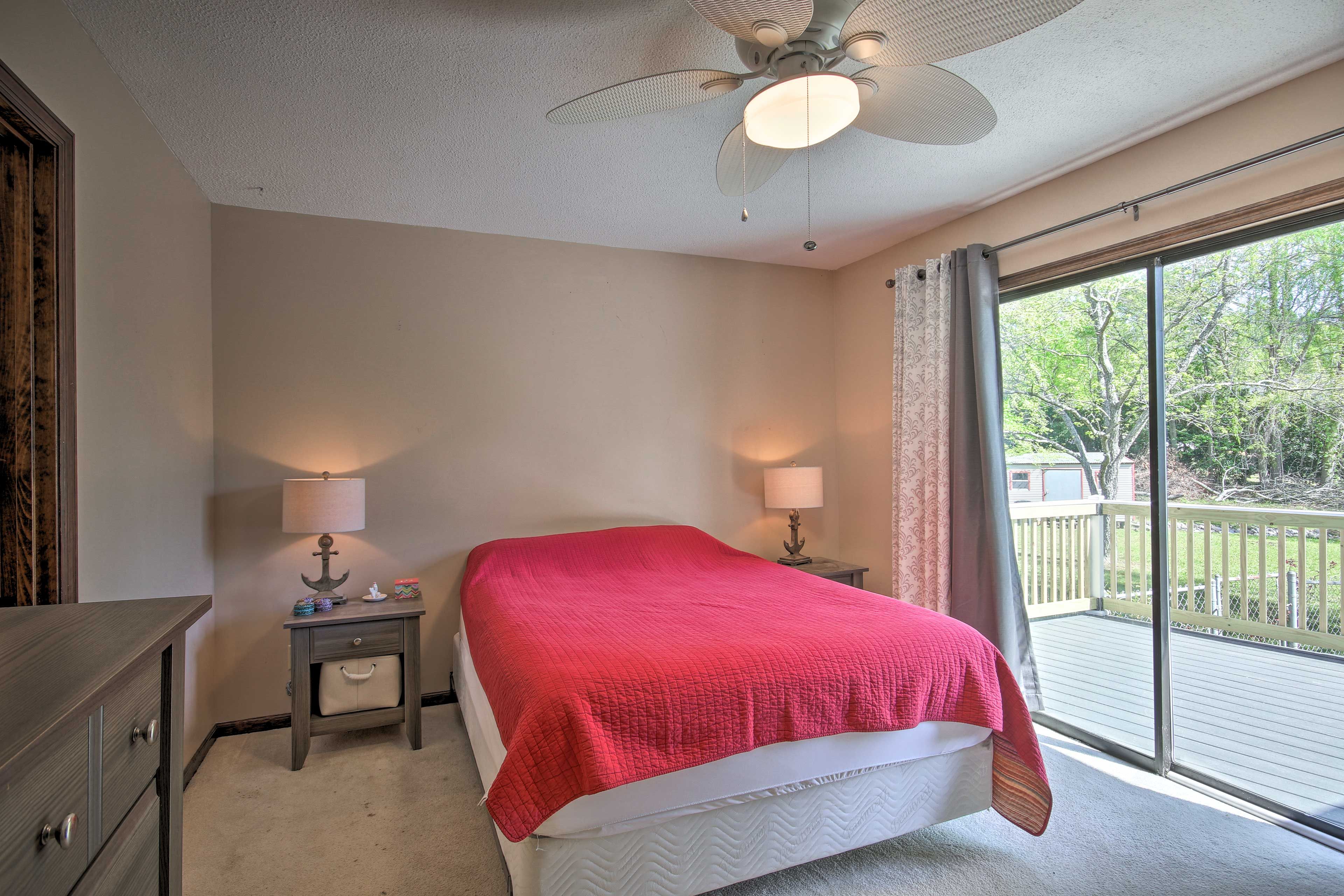 Bedroom 1 | Queen Bed