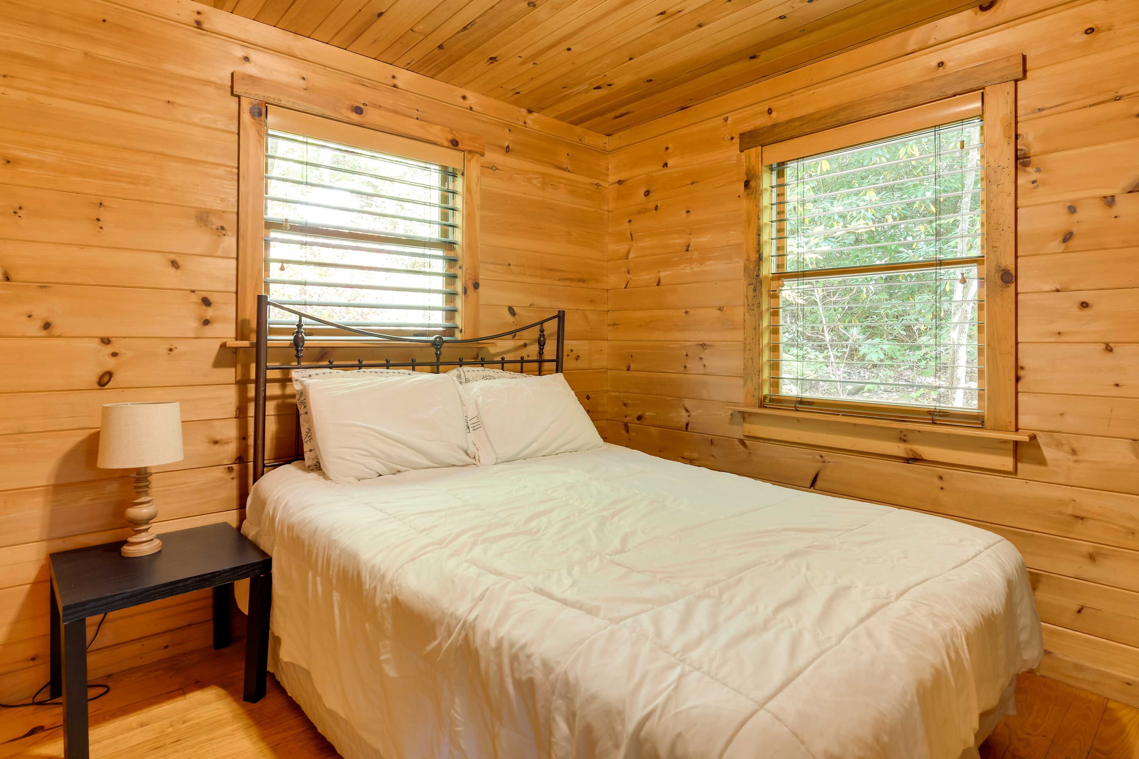Bedroom 1 | Queen Bed | Linens Provided
