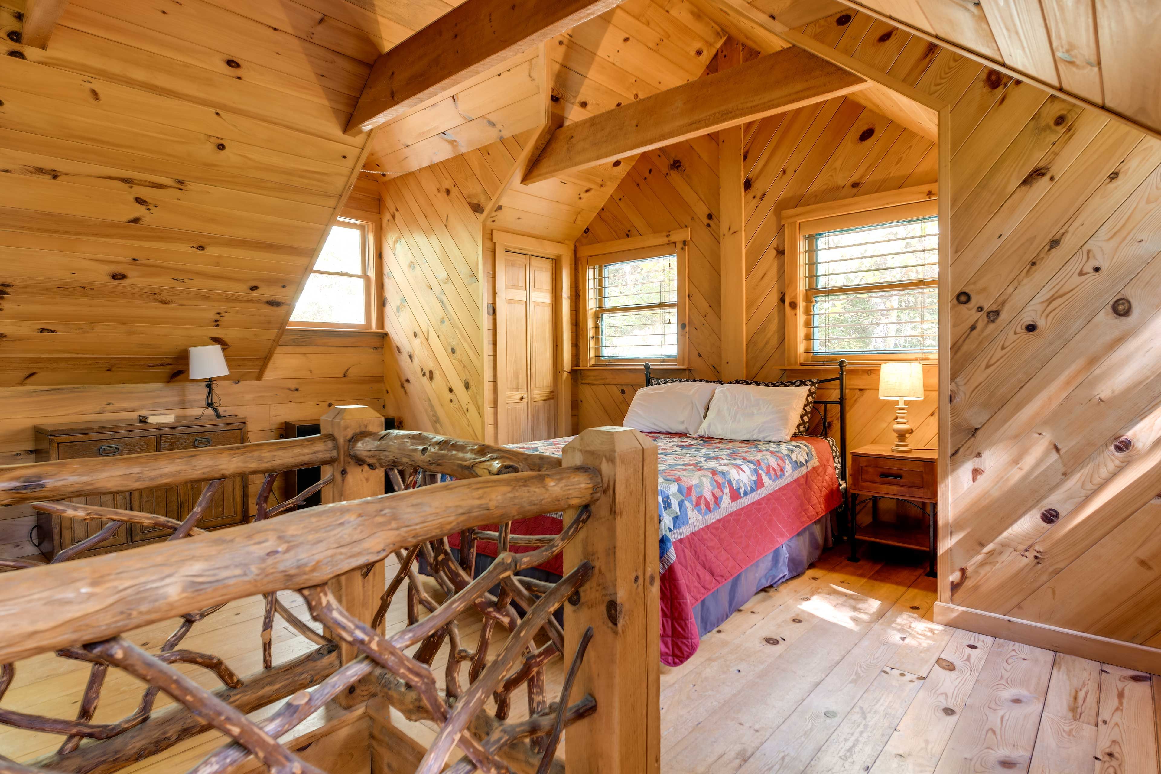 Bedroom 2 (Loft) | Queen Bed