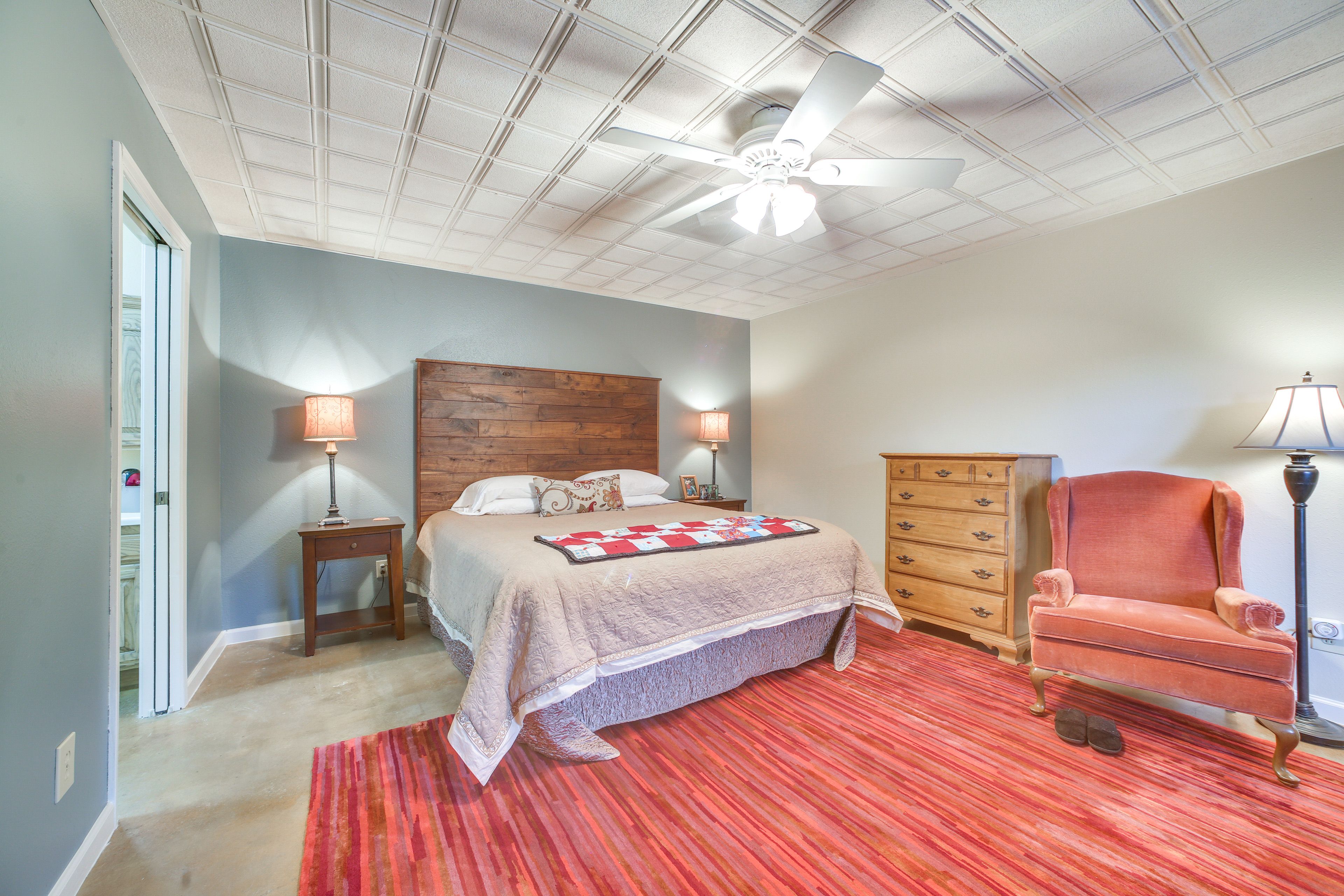 Bedroom 1 | King Bed | Linens Provided