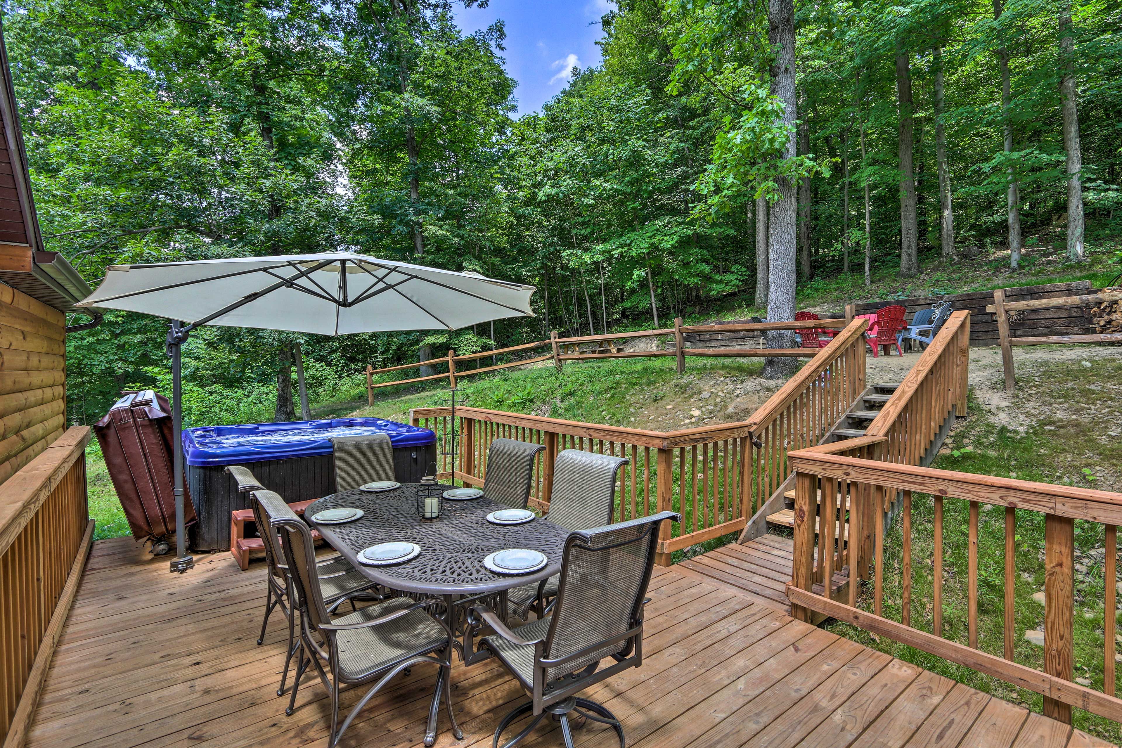 Private Outdoor Space | Fire Pit | Hot Tub