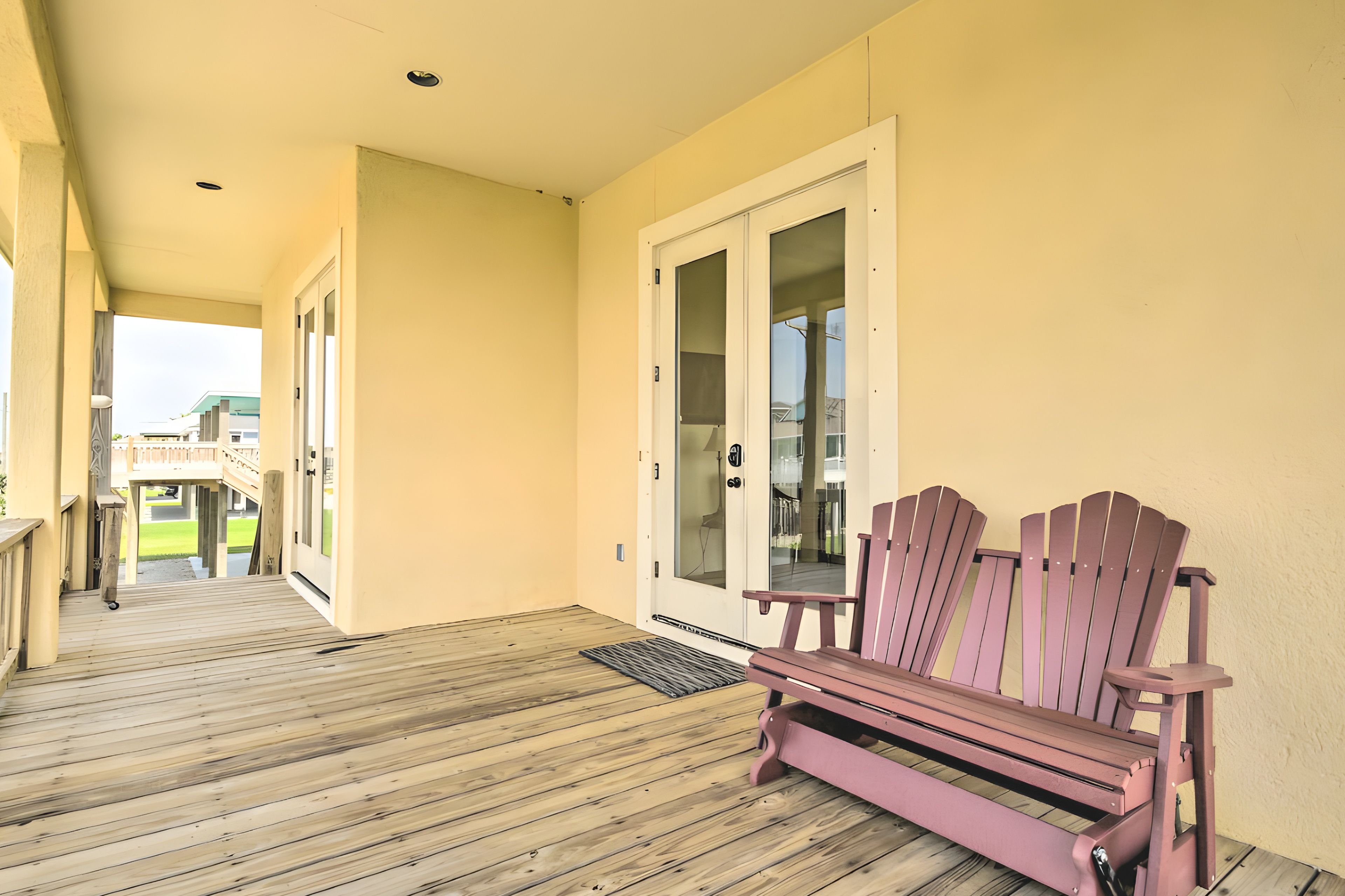 Wraparound Deck w/ Seating