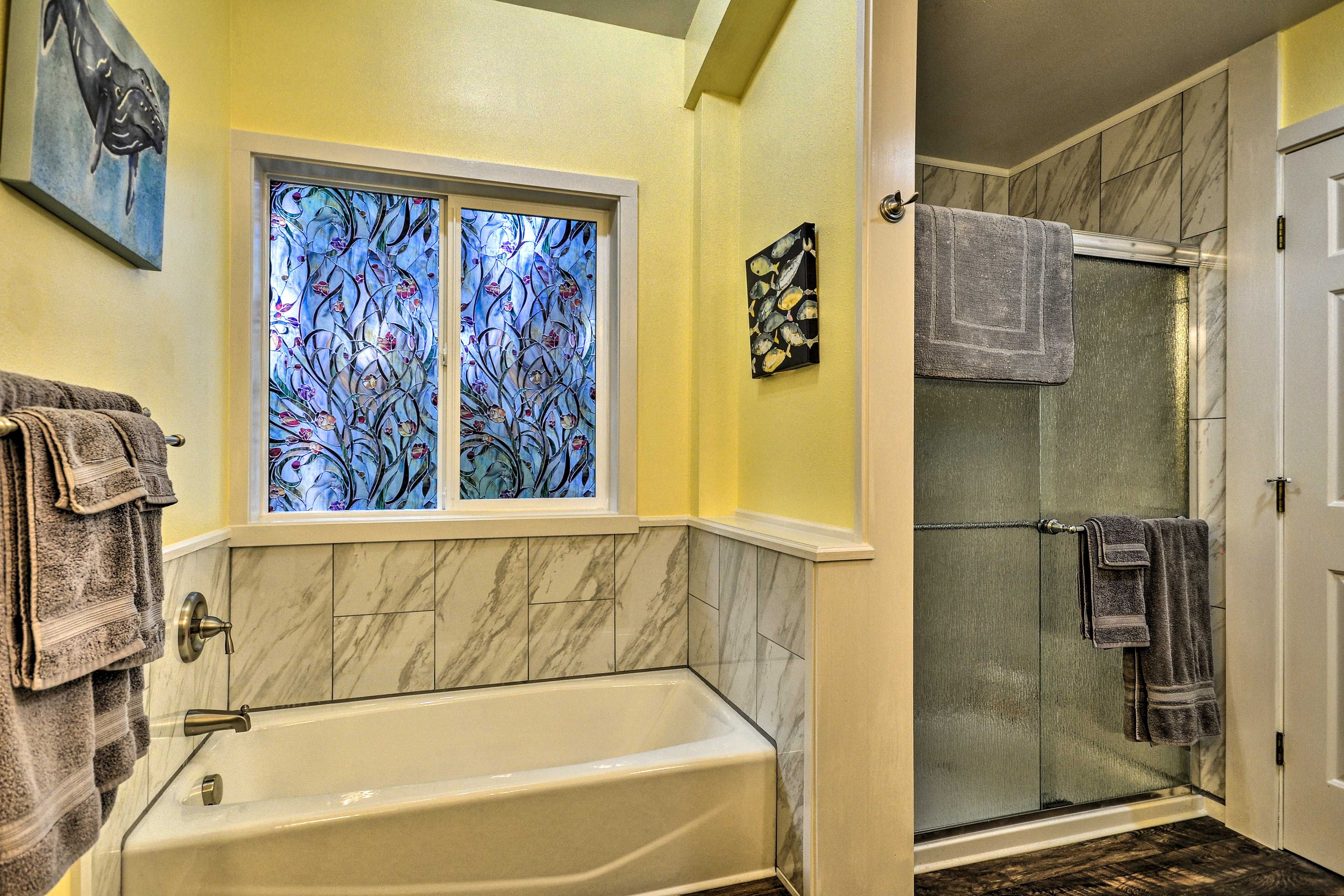 Full Bathroom | Soaking Tub