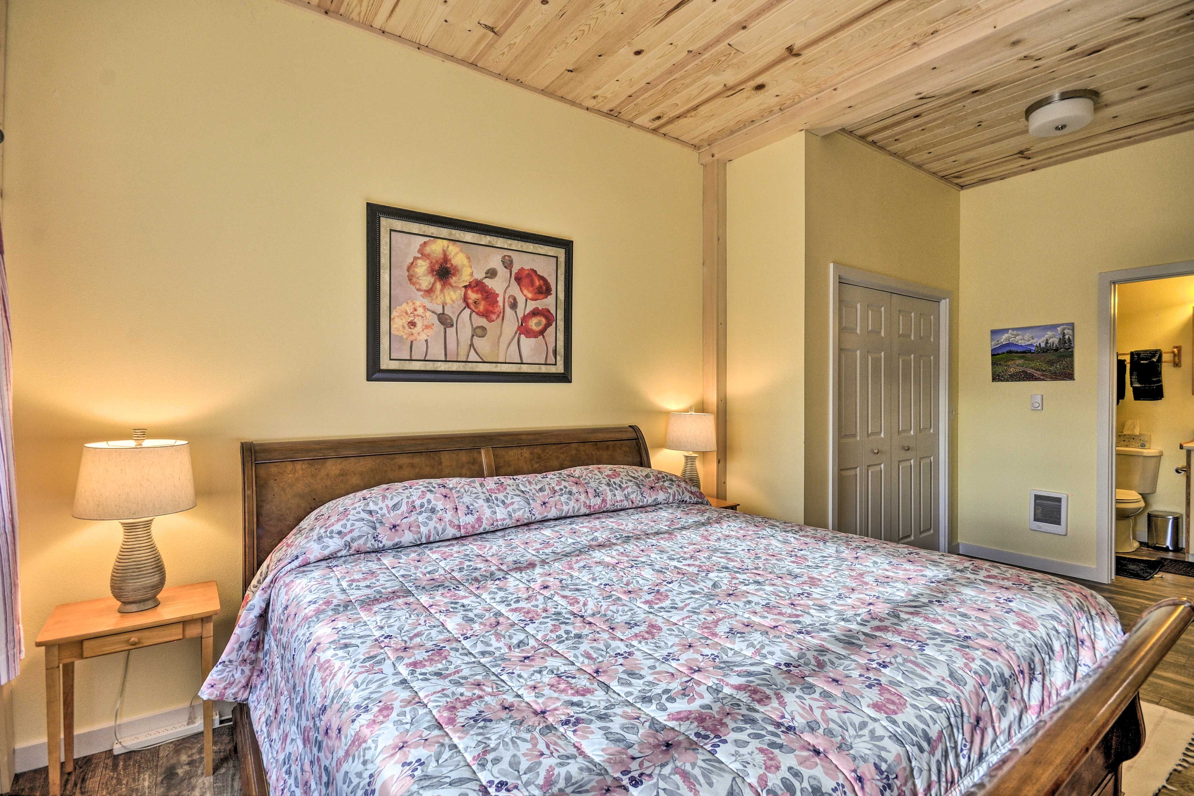 Bedroom 1 | King Bed | Linens Provided