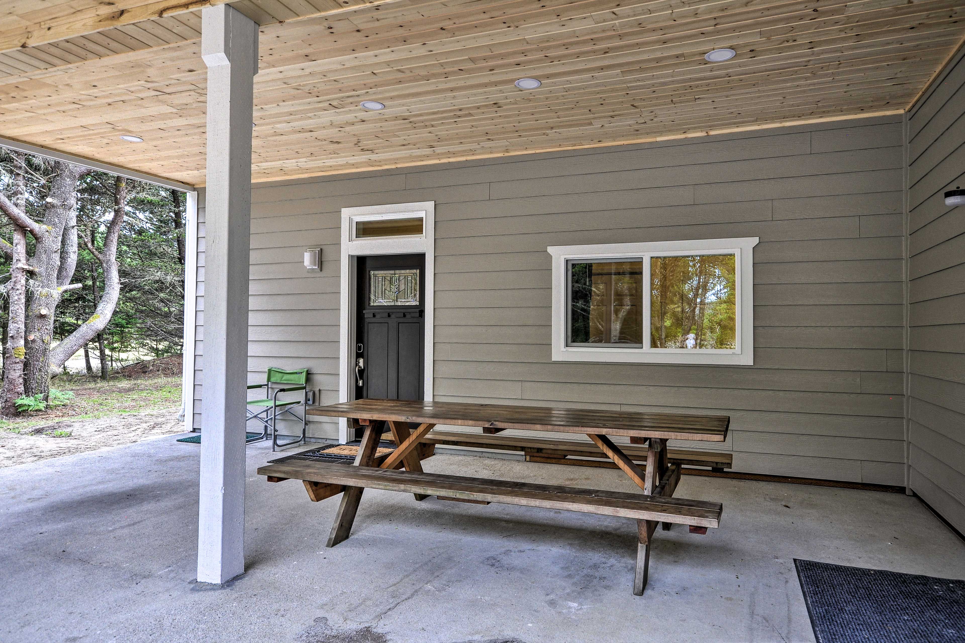 Lower-Level Patio | Picnic Table