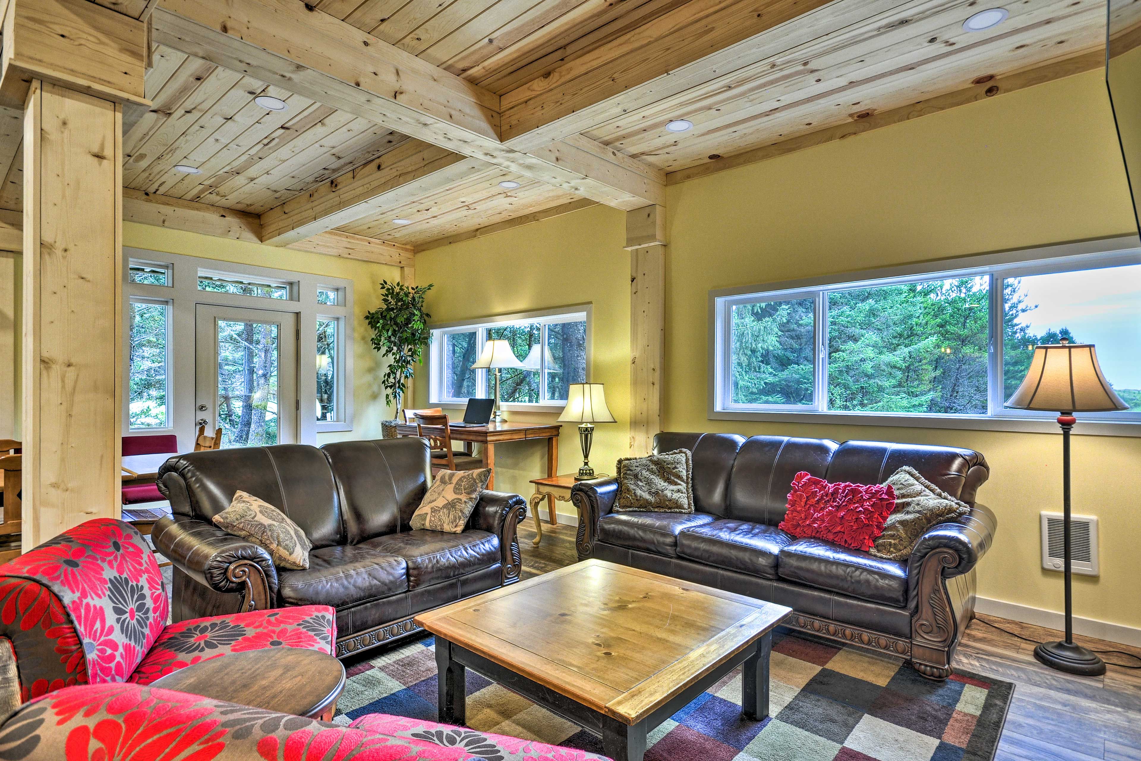Lower-Level Living Room | Queen Sleeper Sofa