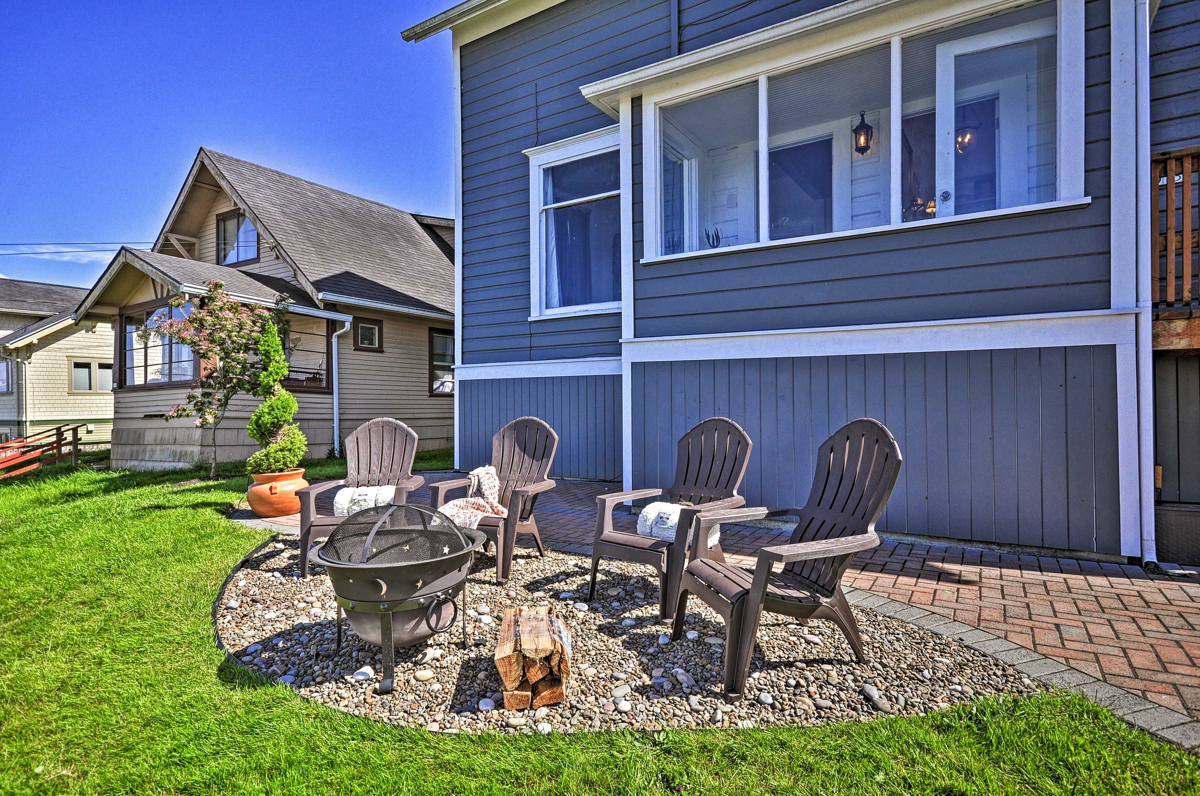 Put some logs in the fire pit and watch the stars in the evening.