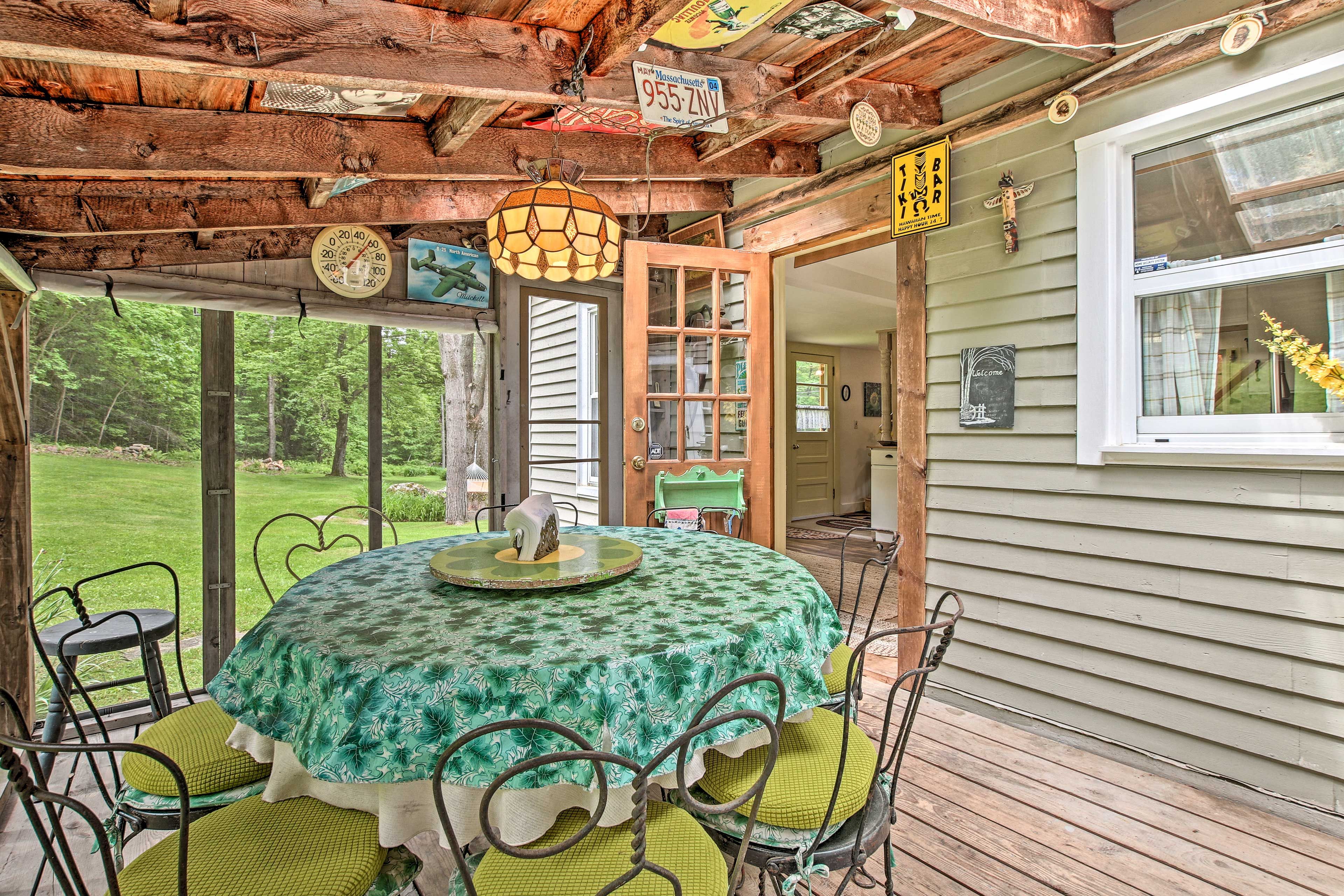 Screened Porch | Outdoor Dining