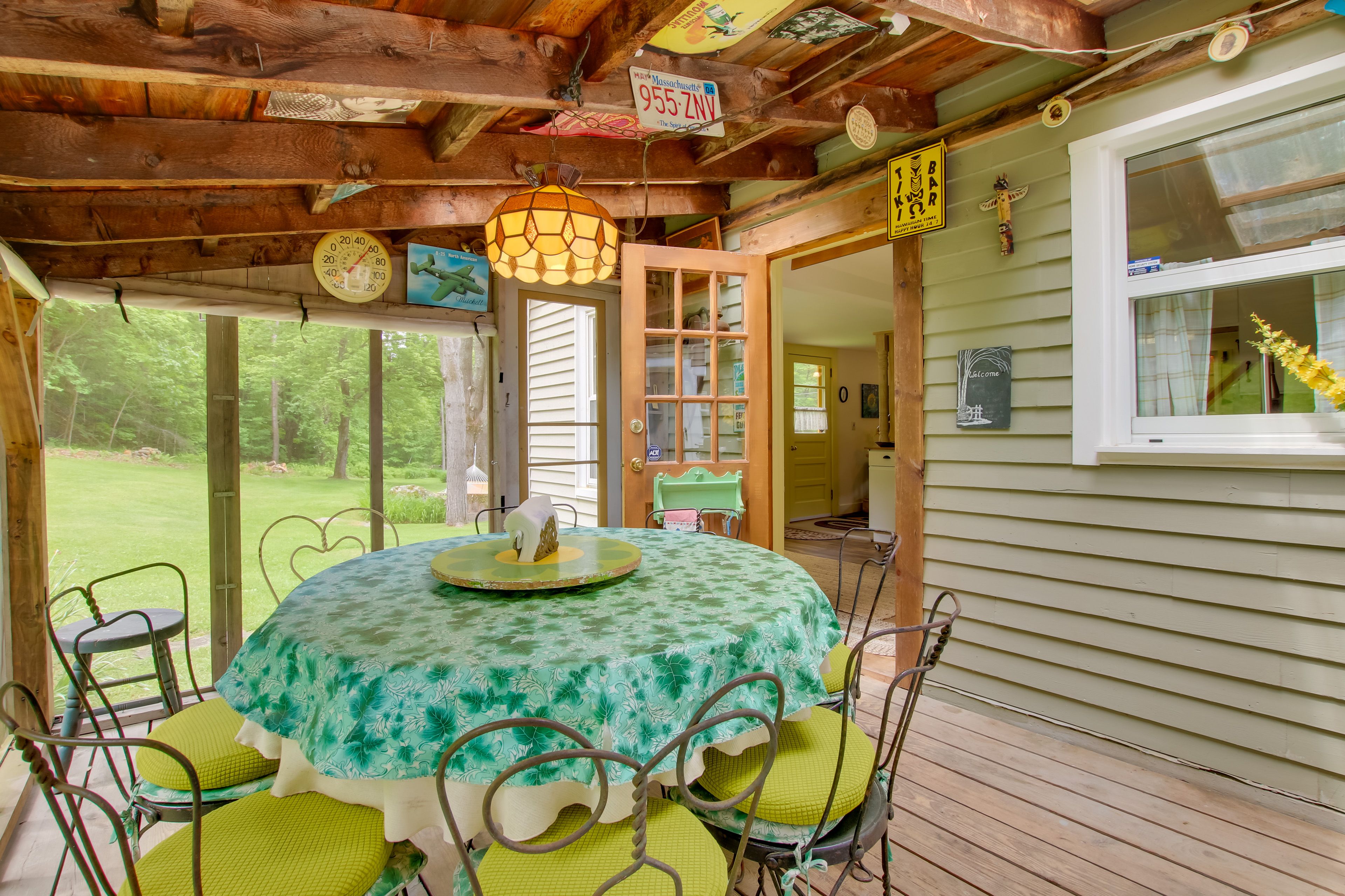 Screened Porch | Outdoor Dining
