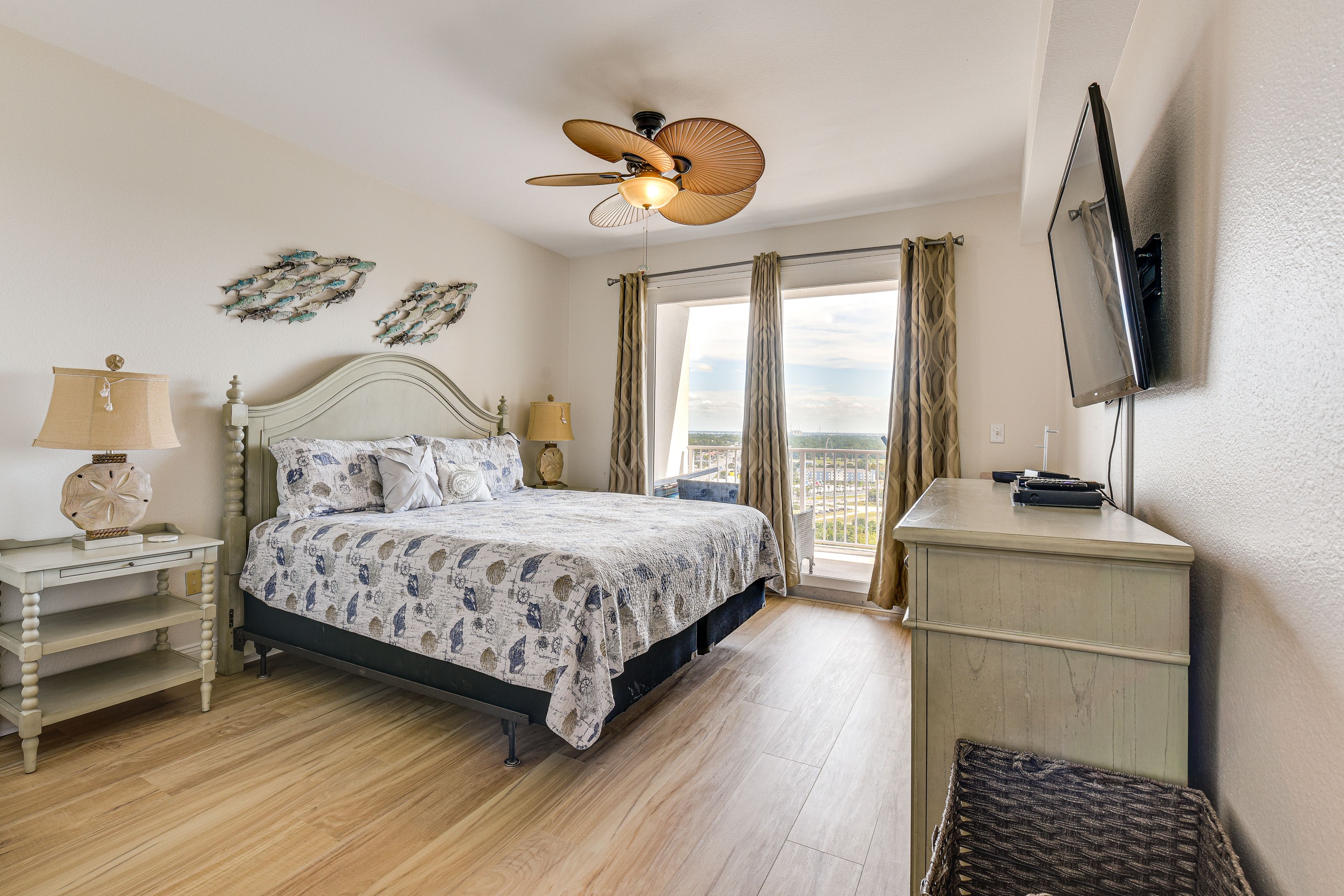 Bedroom 1 | King Bed | Linens Provided