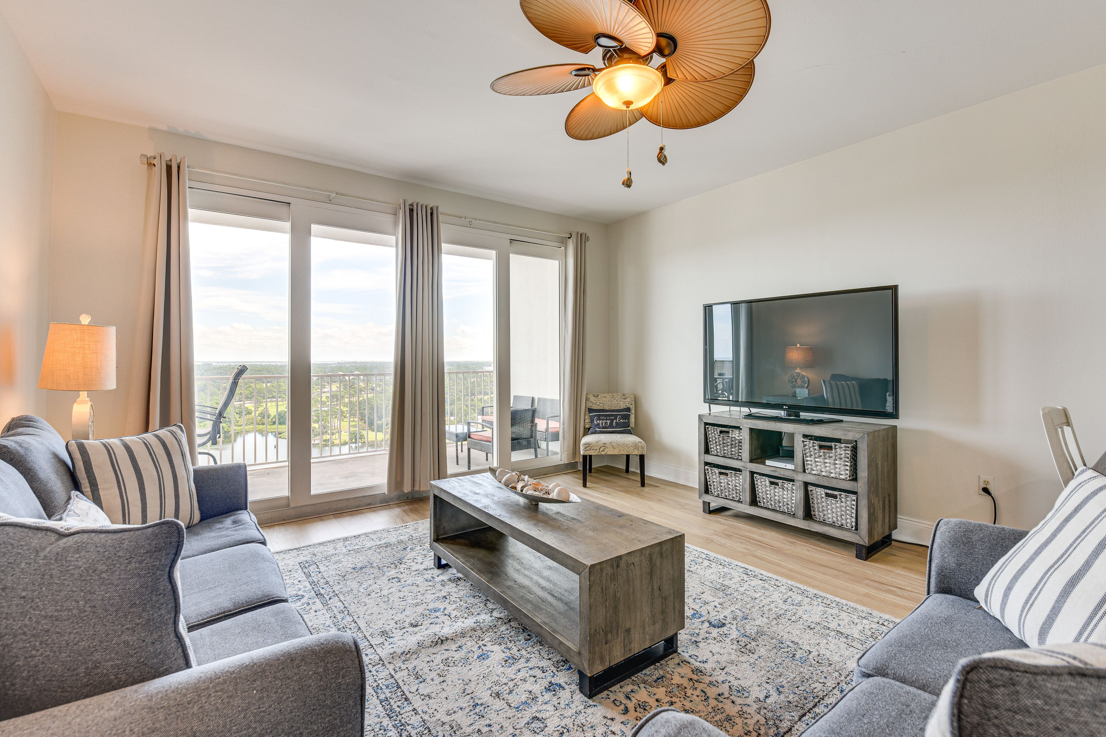 Living Room  | Smart TV | Free WiFi | Single-Story Property