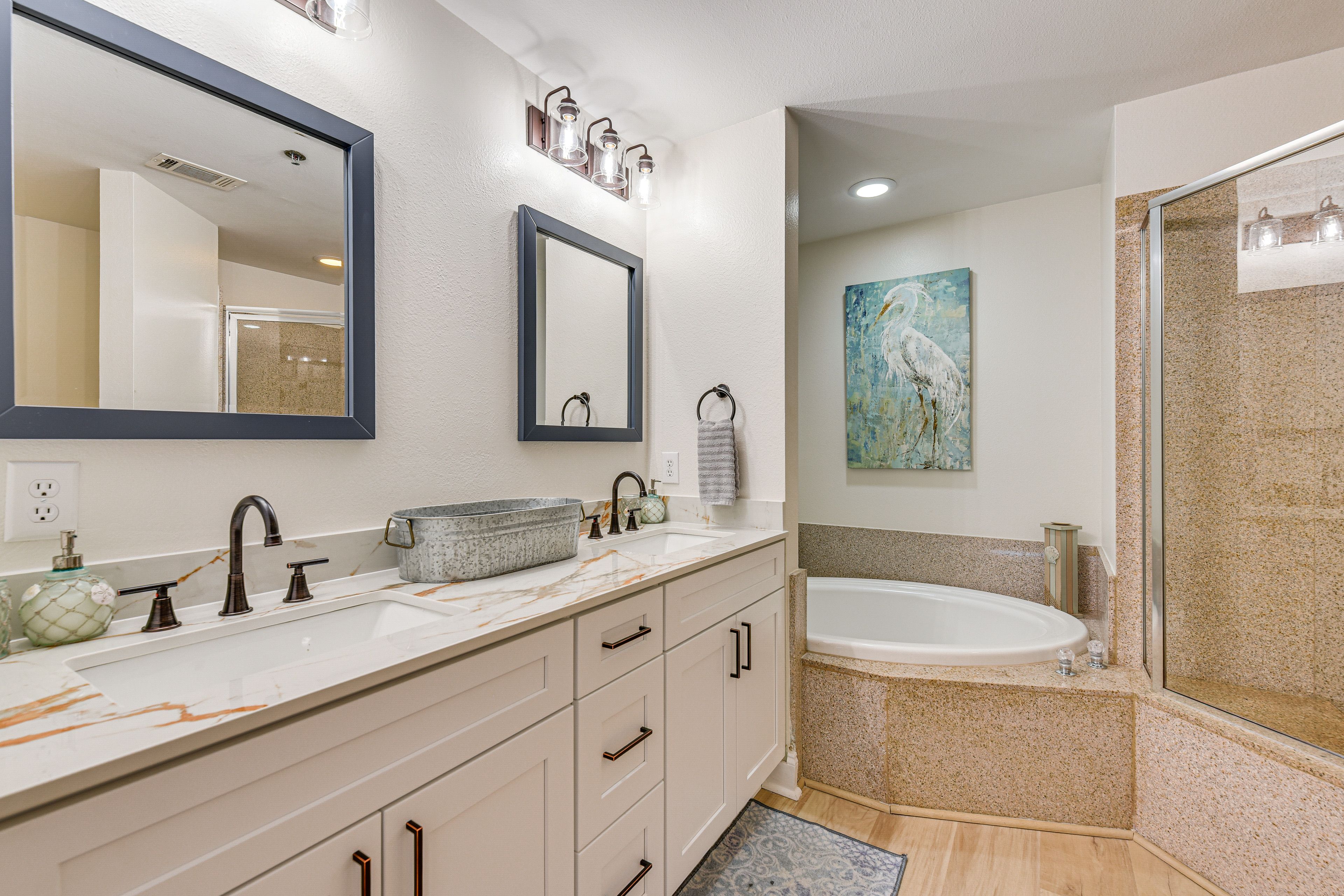 Full Bathroom | Towels Provided