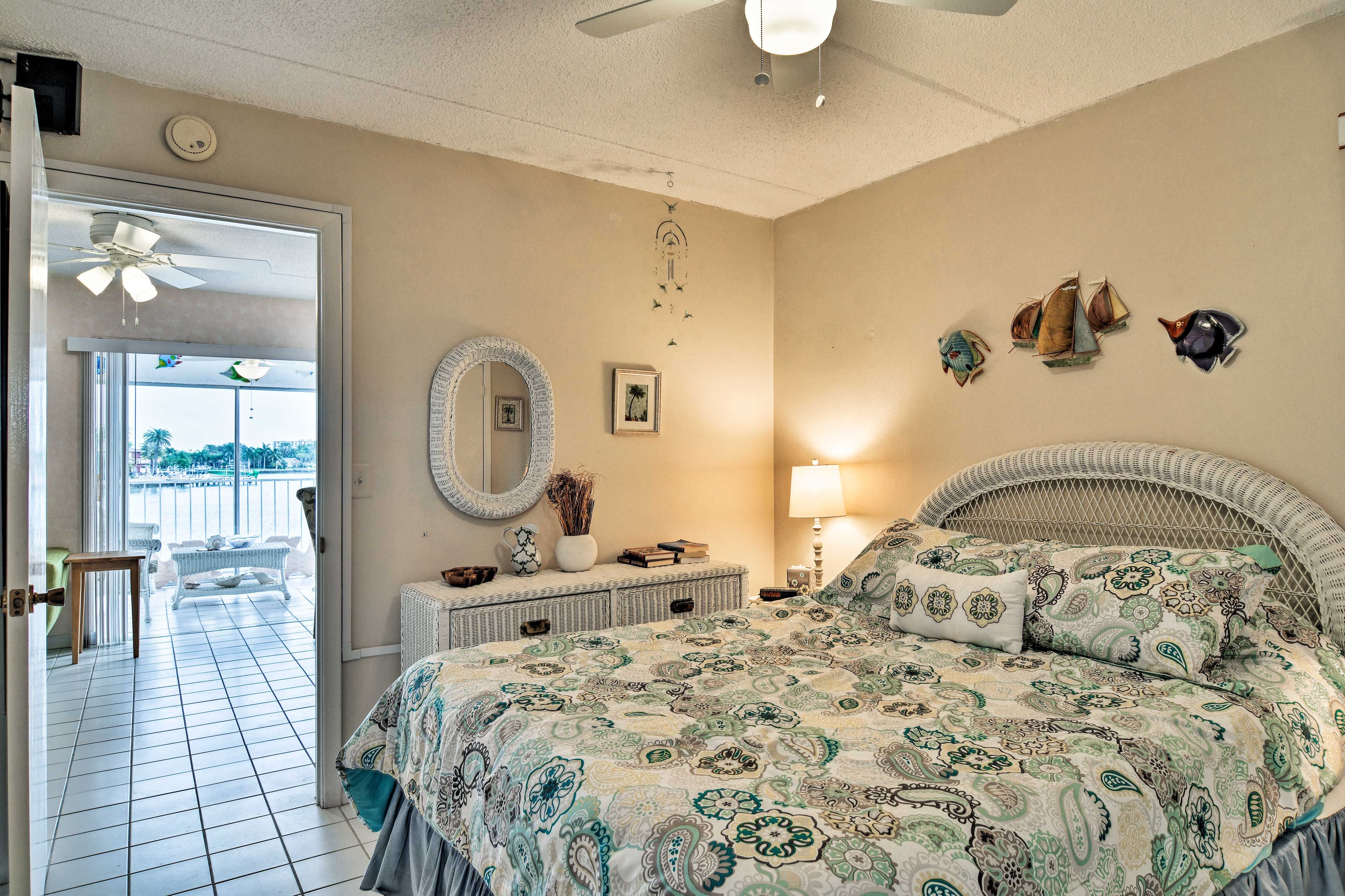 Bedroom | Queen Bed