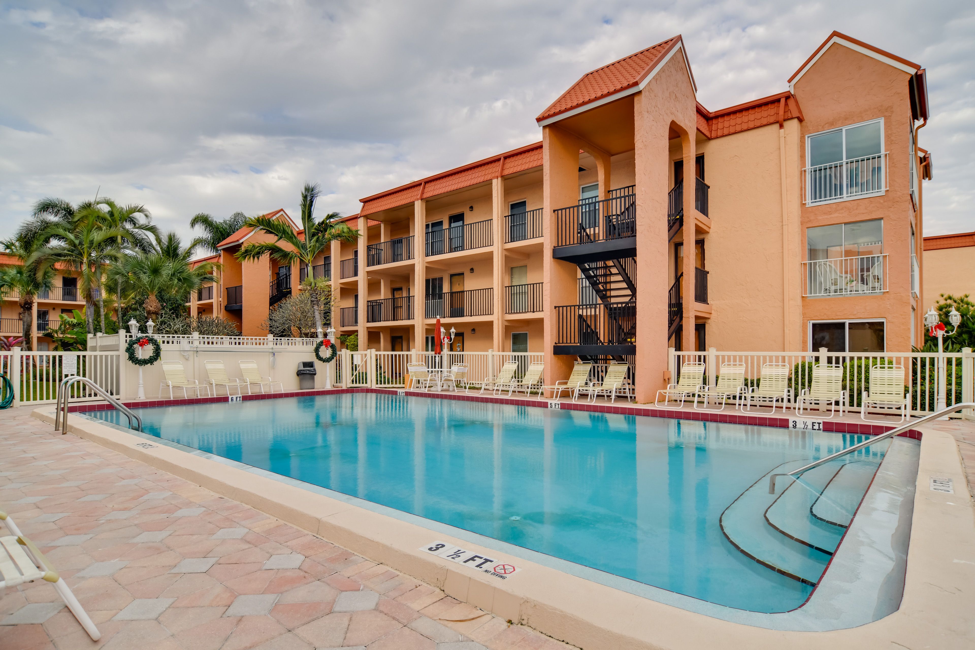 Community Amenities | Outdoor Pool