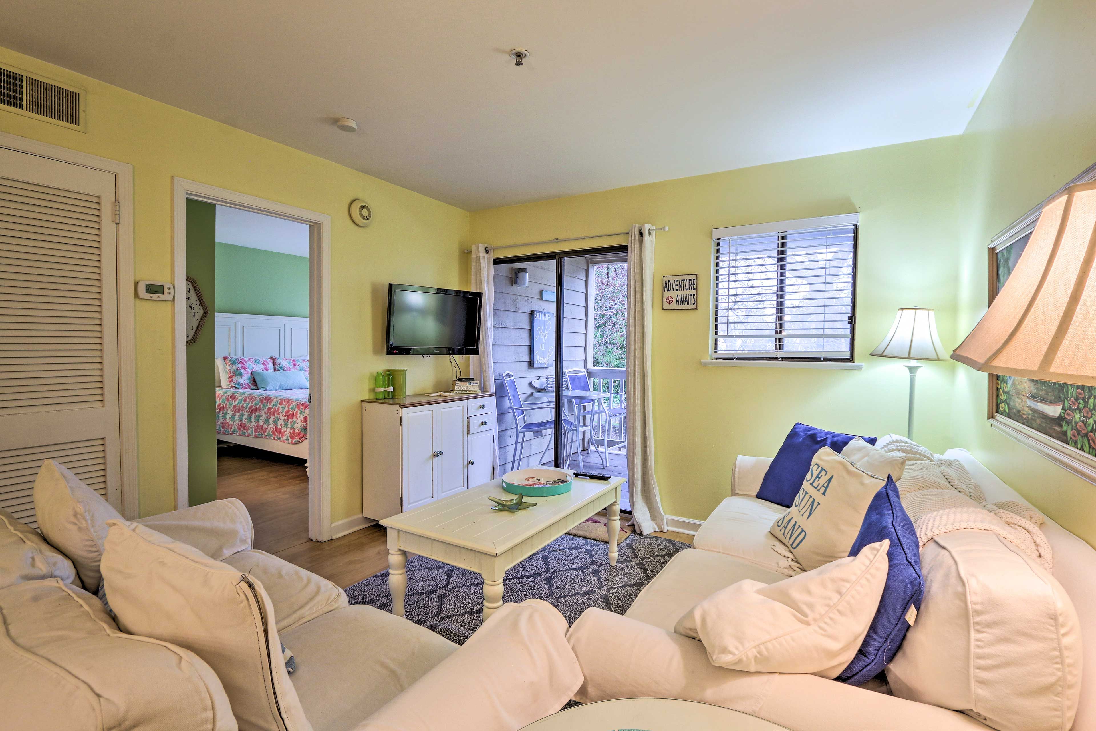 This 2-bedroom, 2-bath vacation rental is located in Hilton Head.