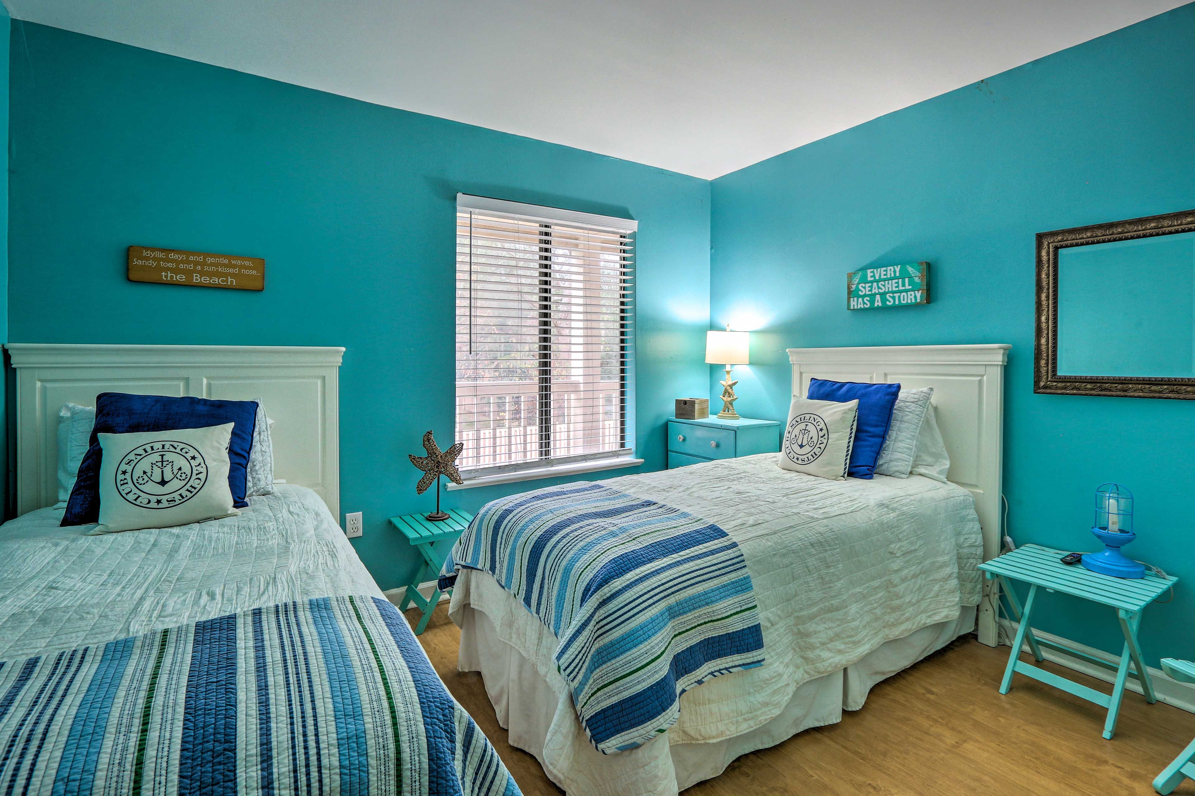 Bedroom 2 is complete with 2 twin beds.