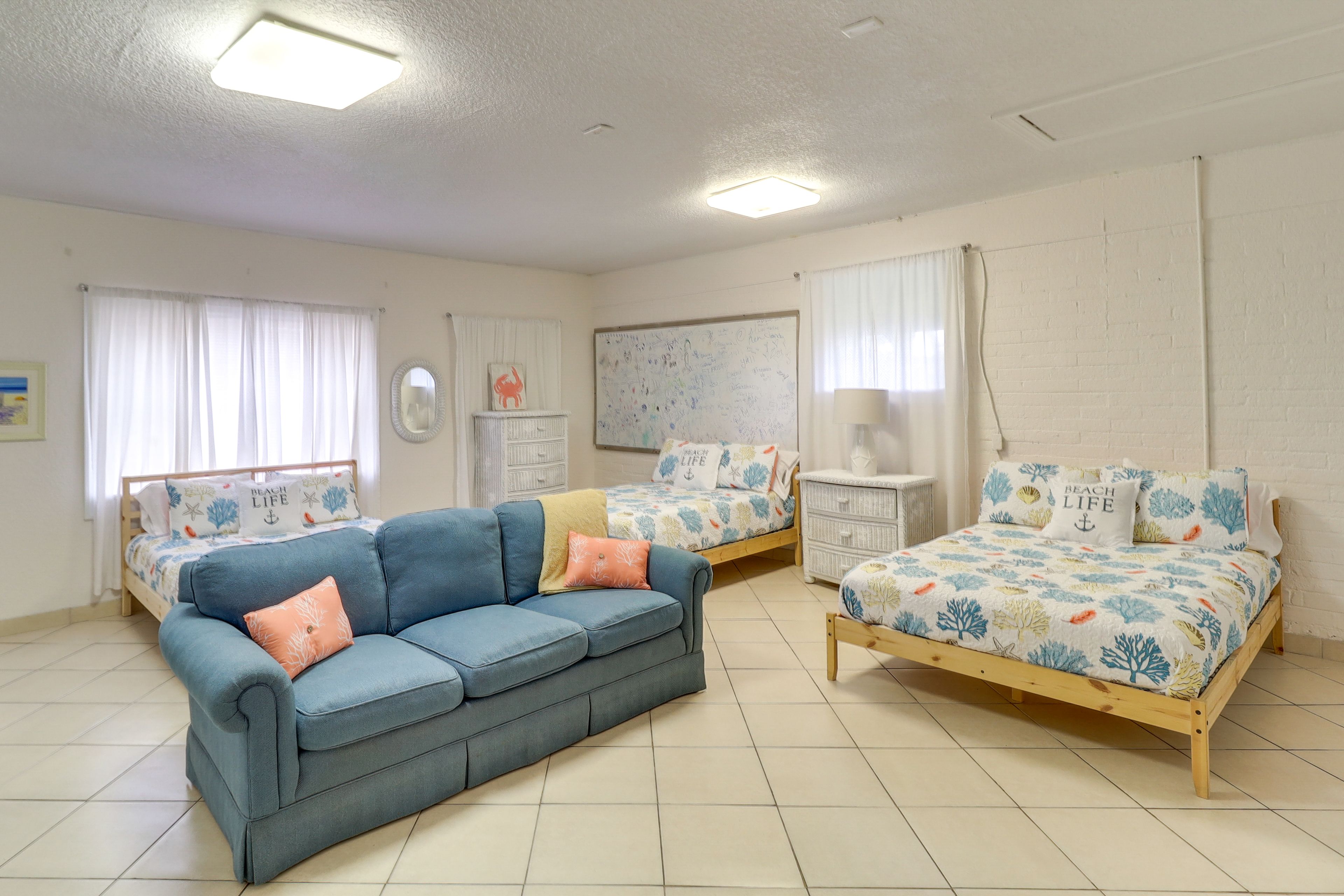 Bedroom 4 | Queen Bed | 2 Full Beds