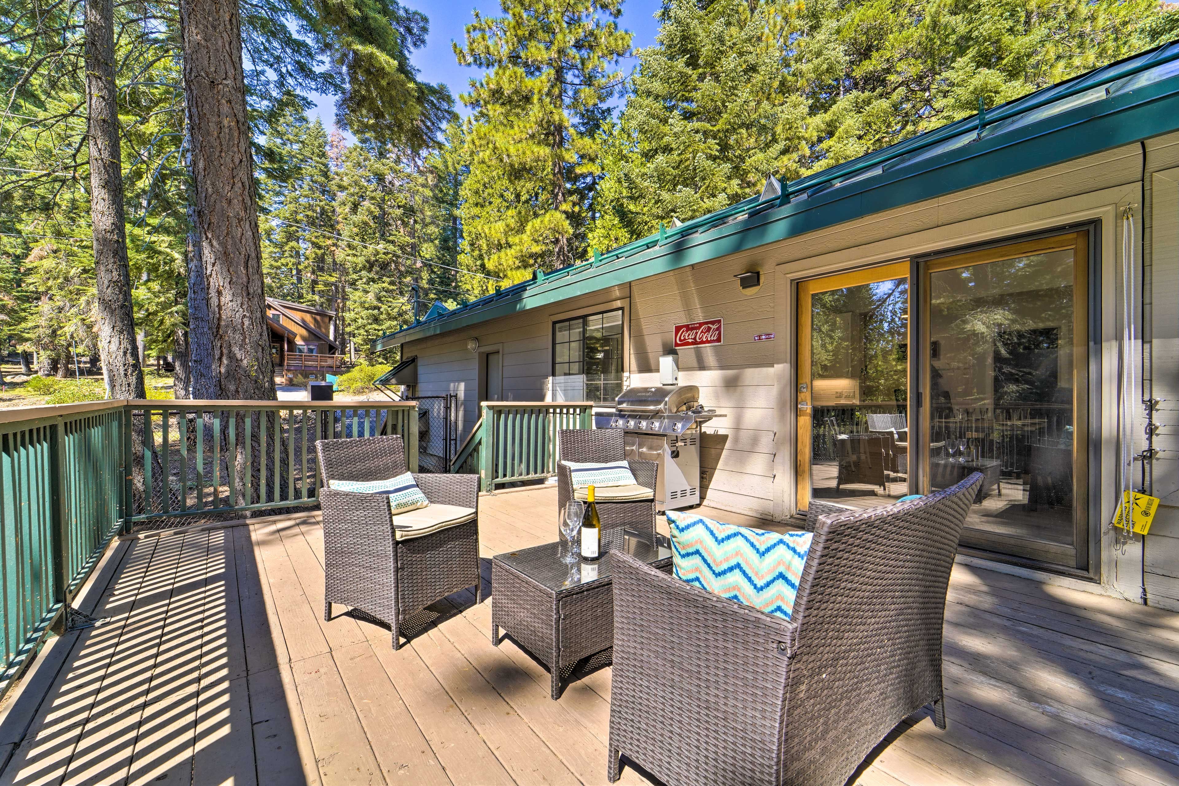 Deck | Gas Grill | Private Hot Tub | Patio Furniture