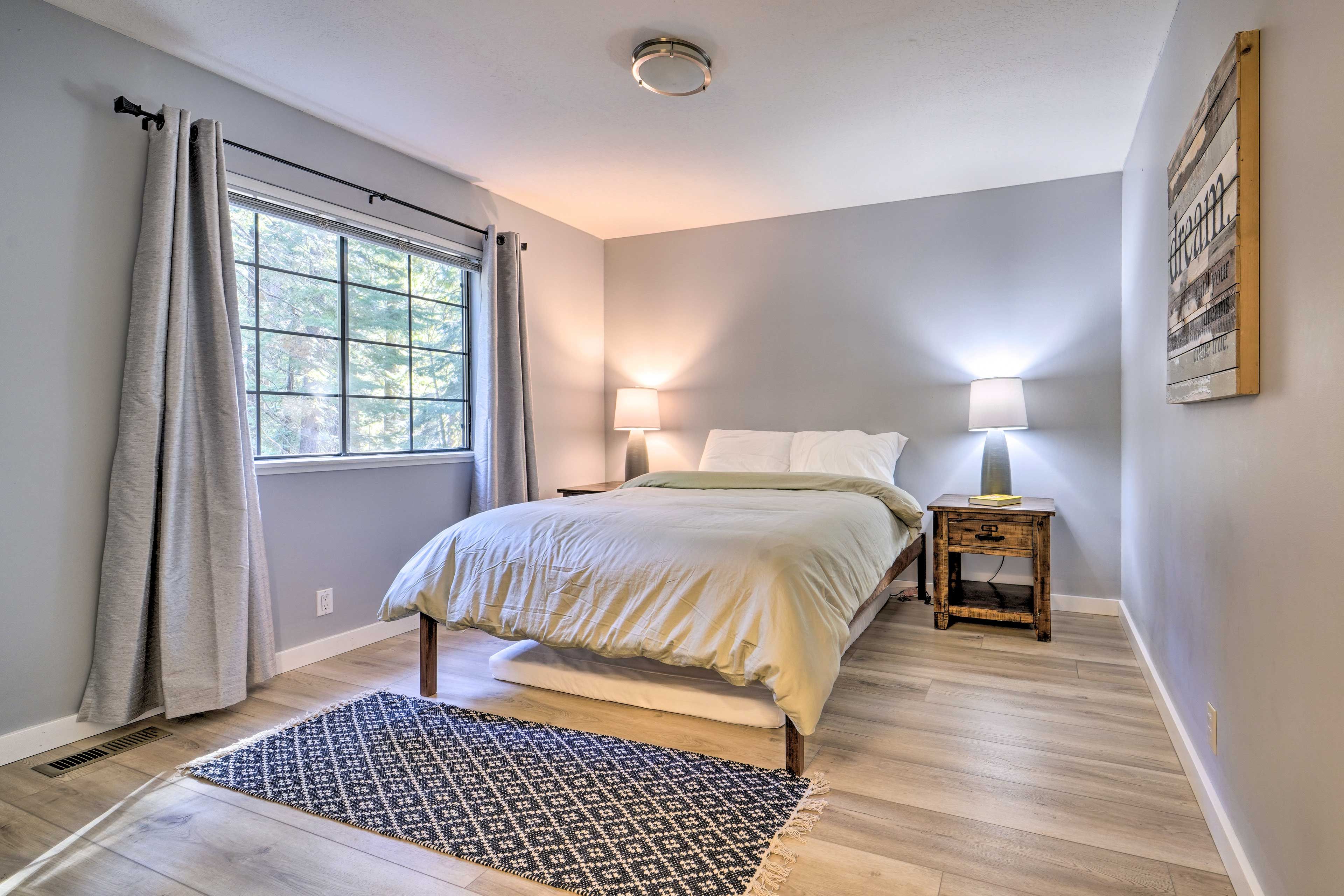 Bedroom 2 | Queen Bed
