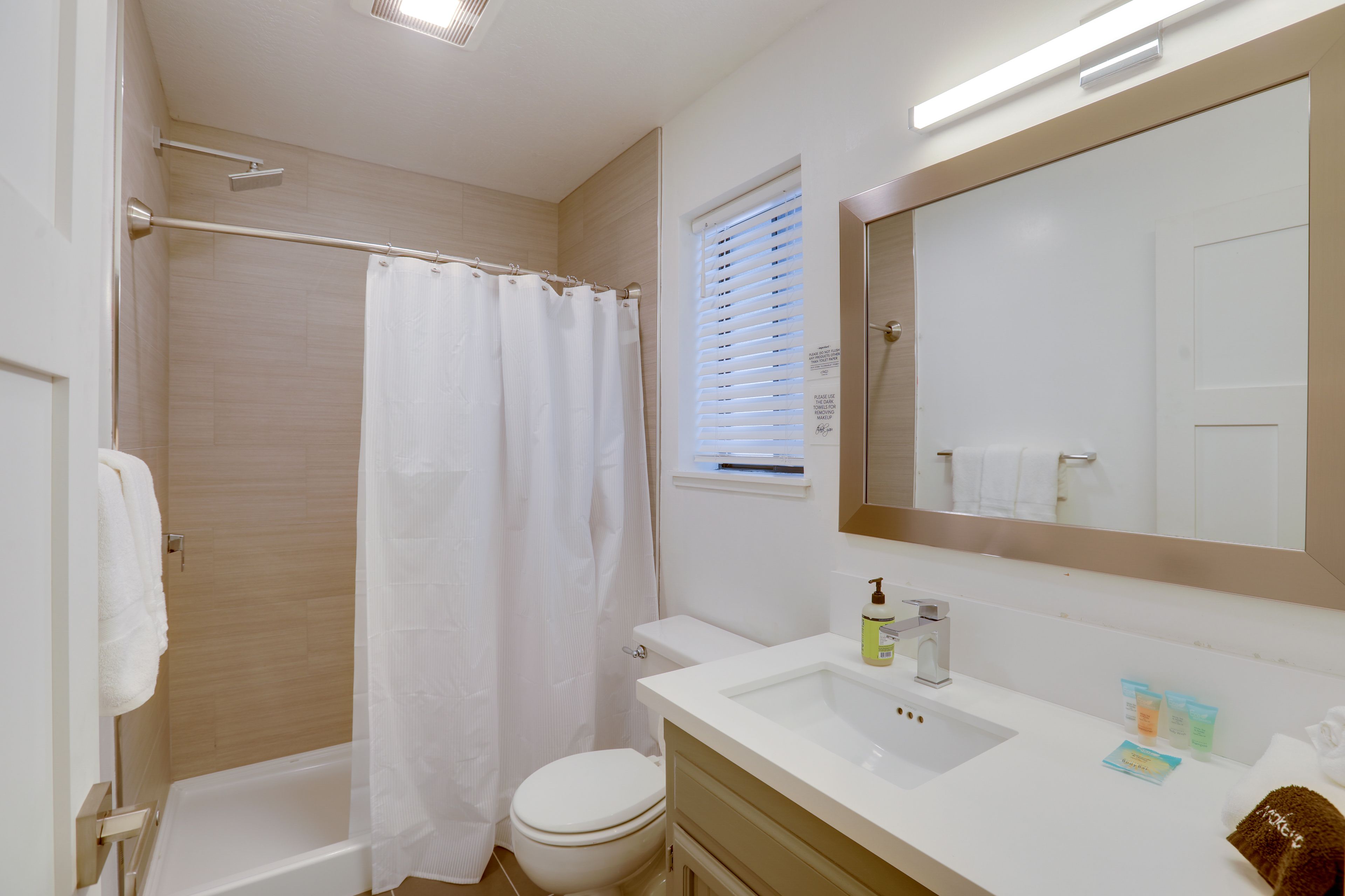 En-Suite Bathroom | Complimentary Toiletries