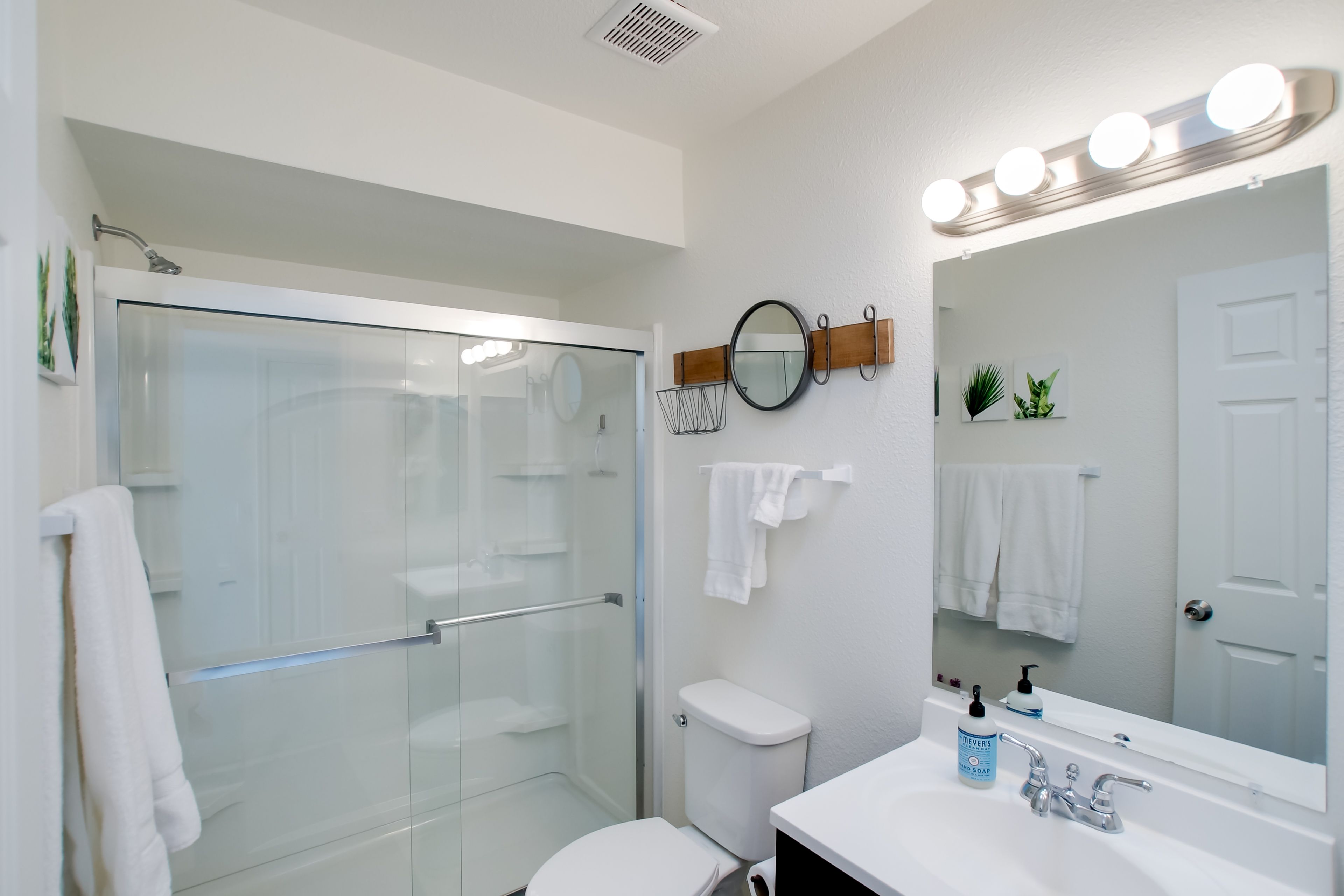 En-Suite Bathroom | Towels & Linens Provided