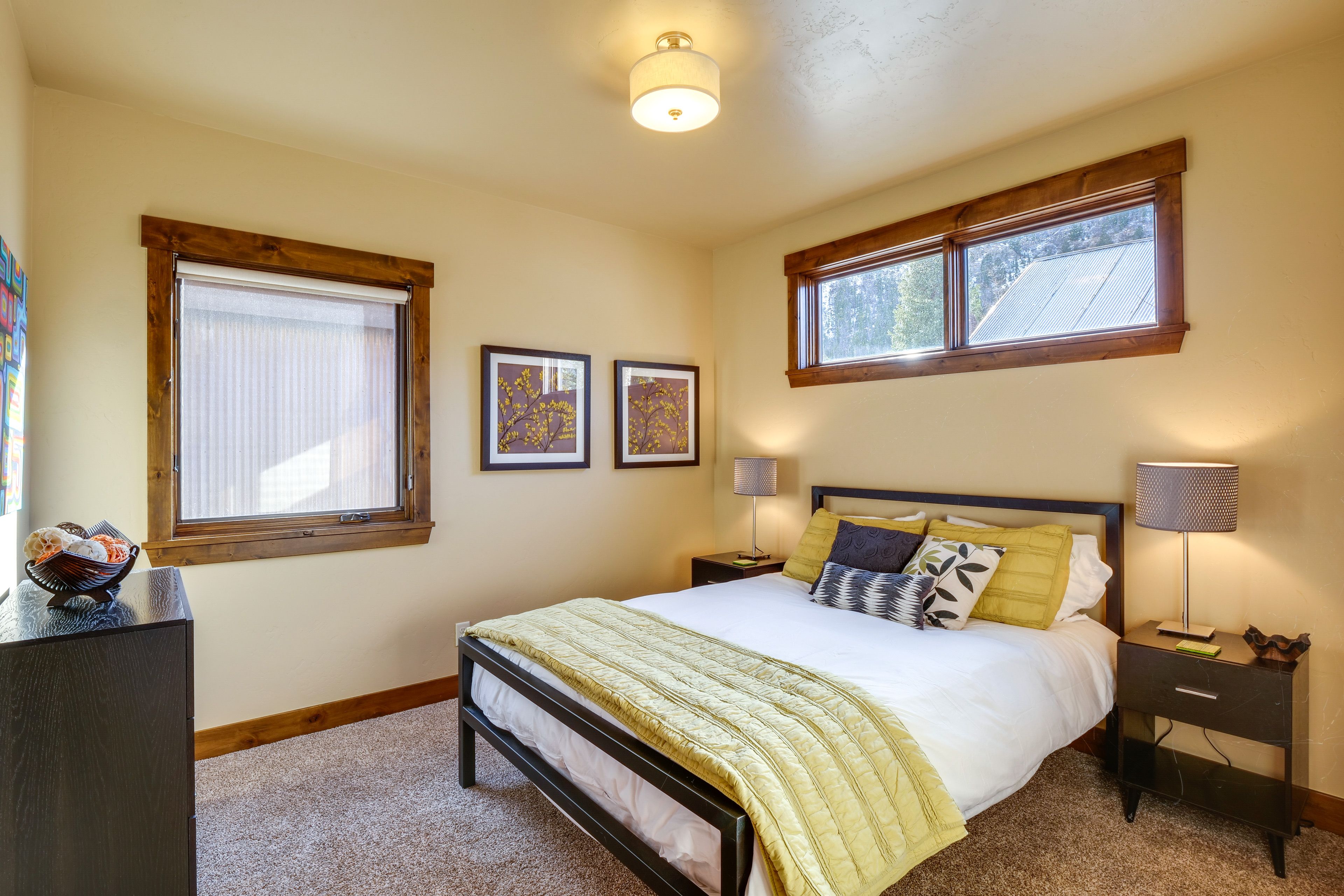 Bedroom 2 | Queen Bed