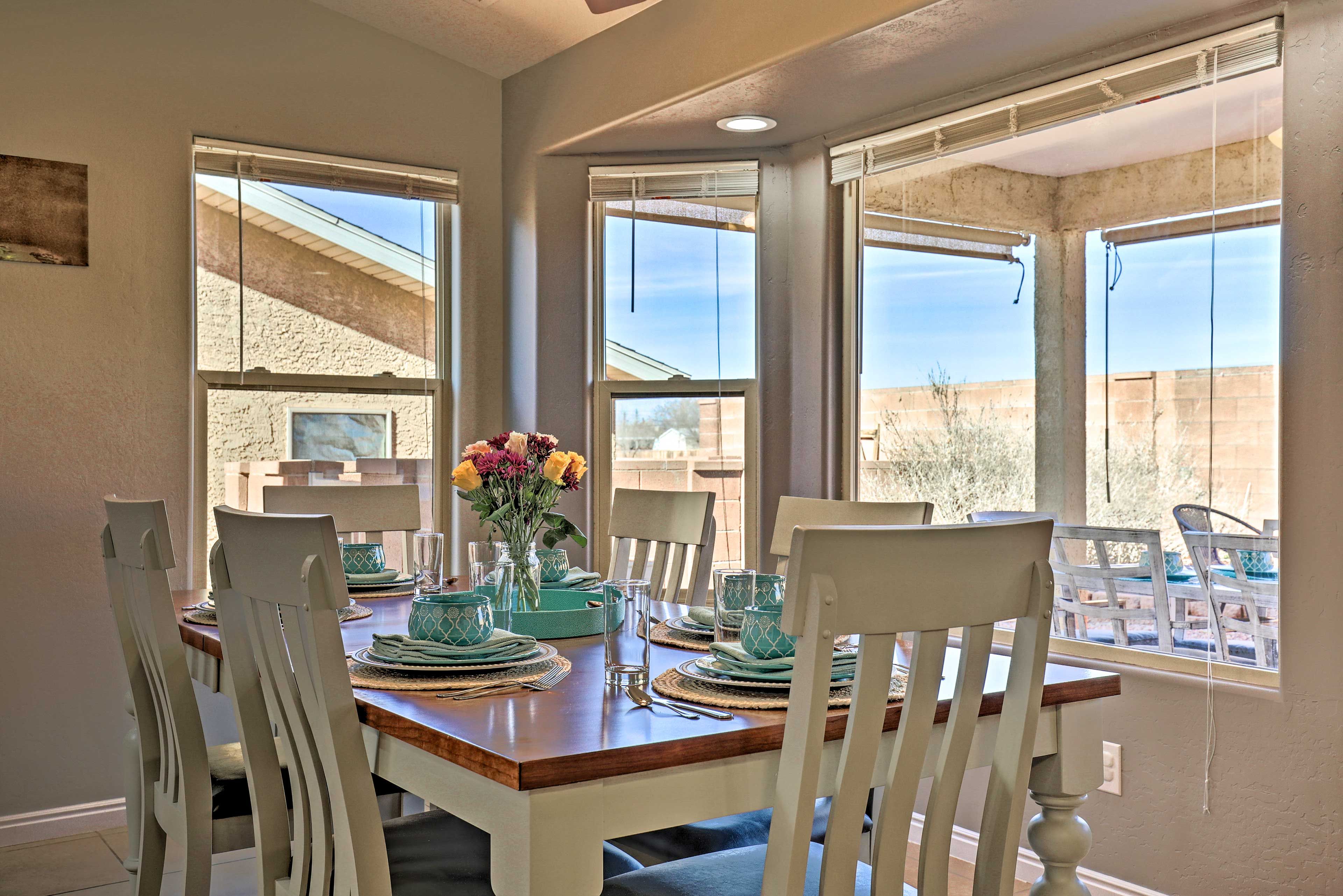Dining Area | Dishes & Flatware Provided