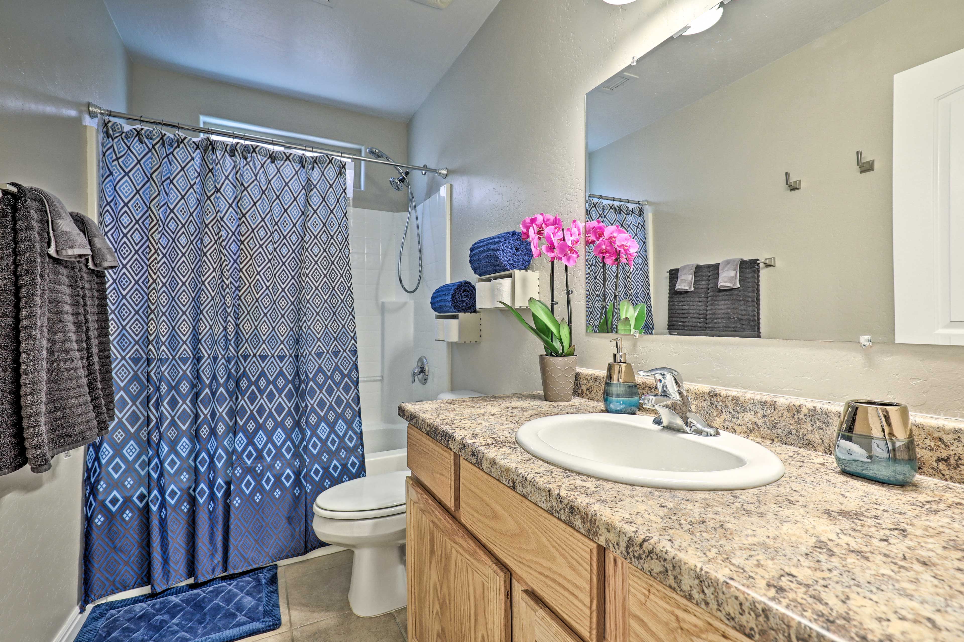 Full Bathroom | Complimentary Toiletries