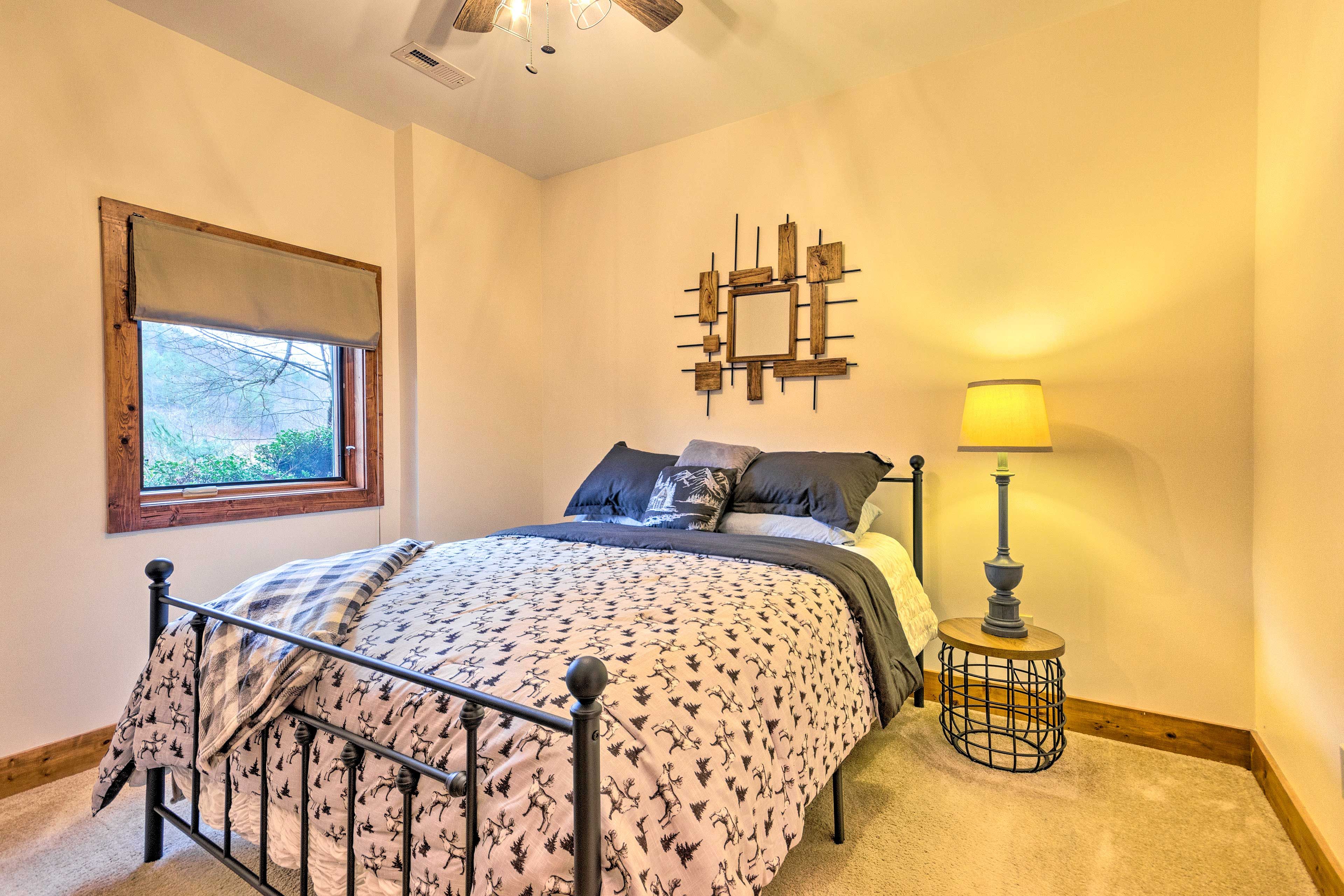 Bedroom 2 | Queen Bed