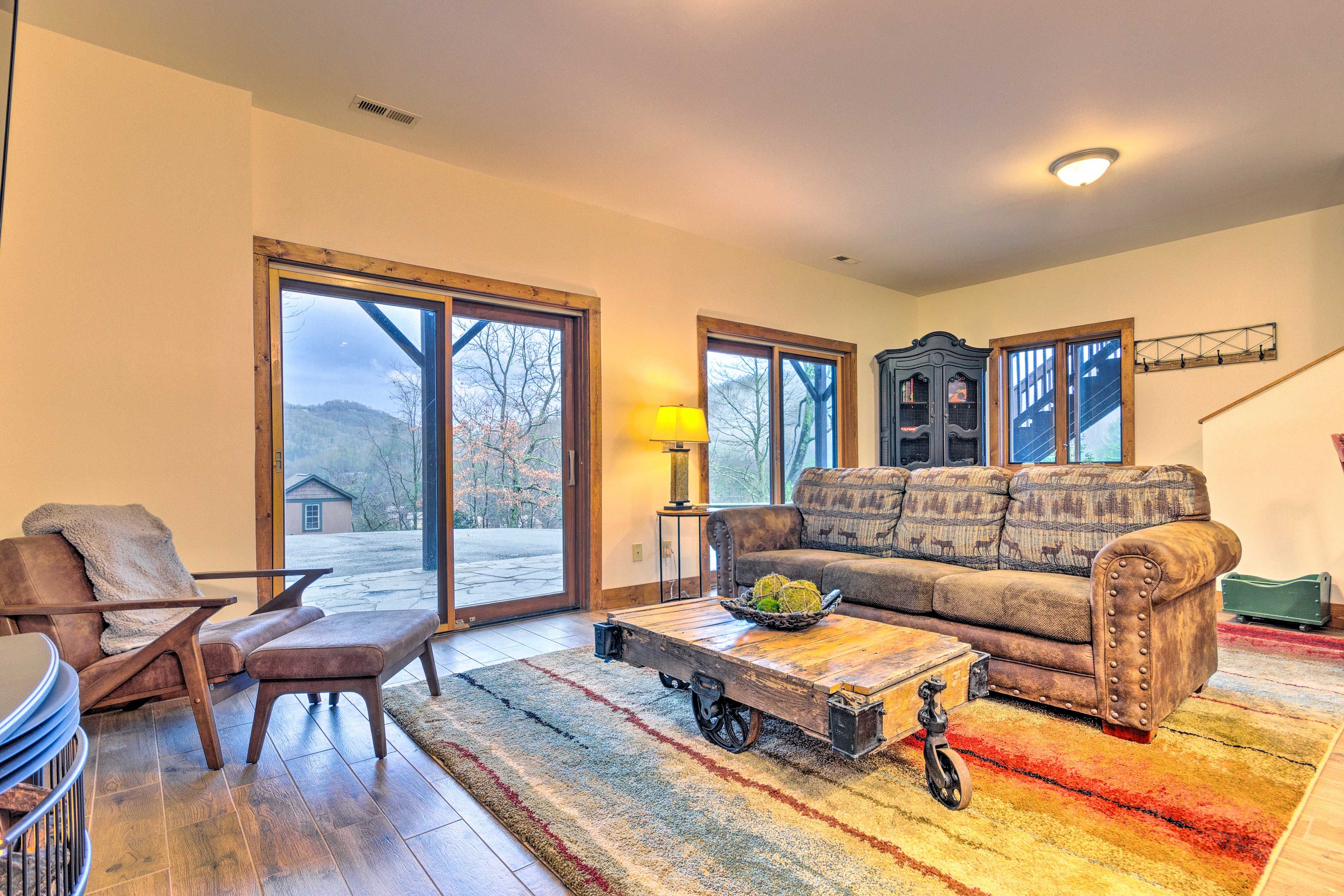 Family Room | 1st Floor | Smart TV | Wet Bar | Dining & Game Table