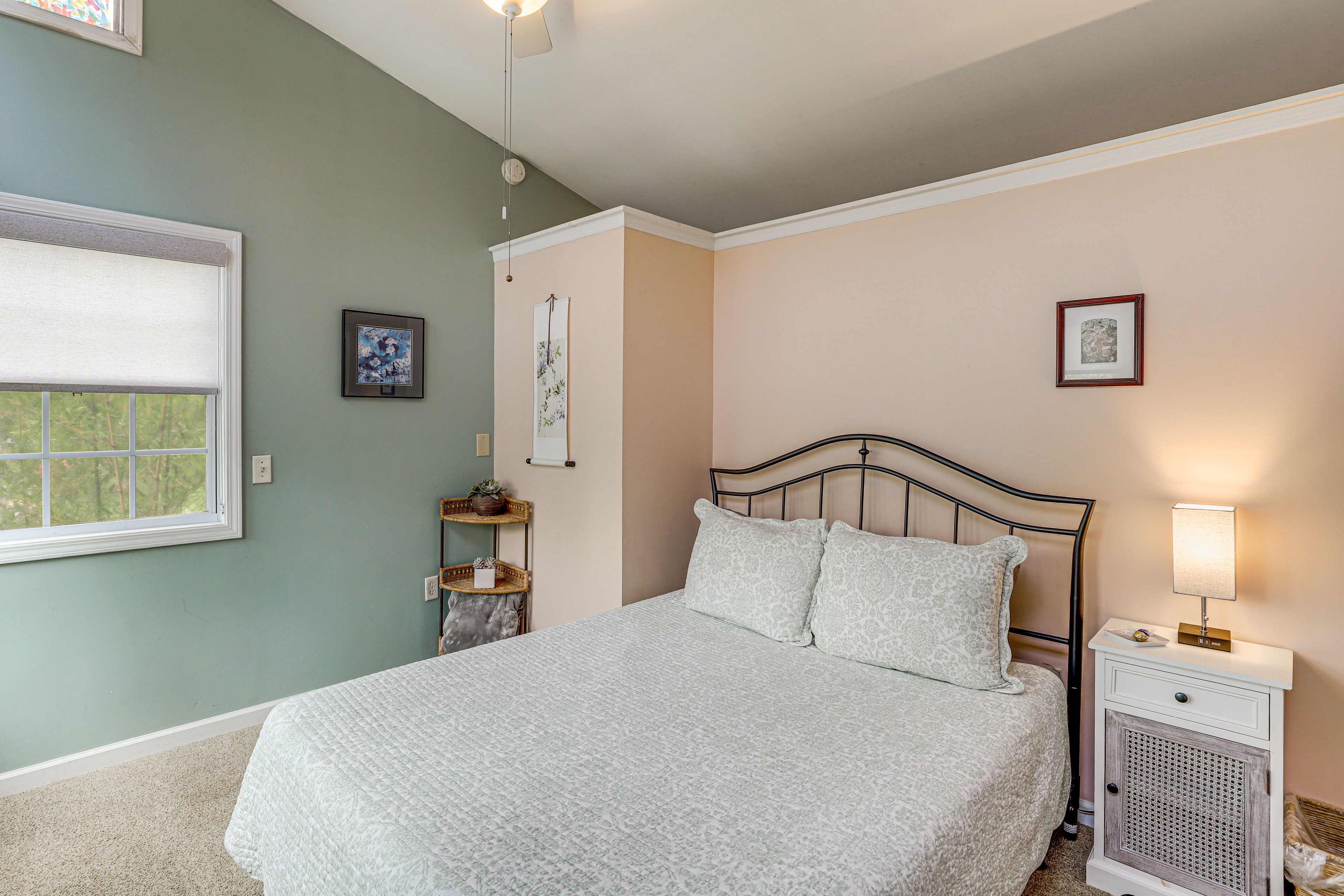 Bedroom 1 | Queen Bed